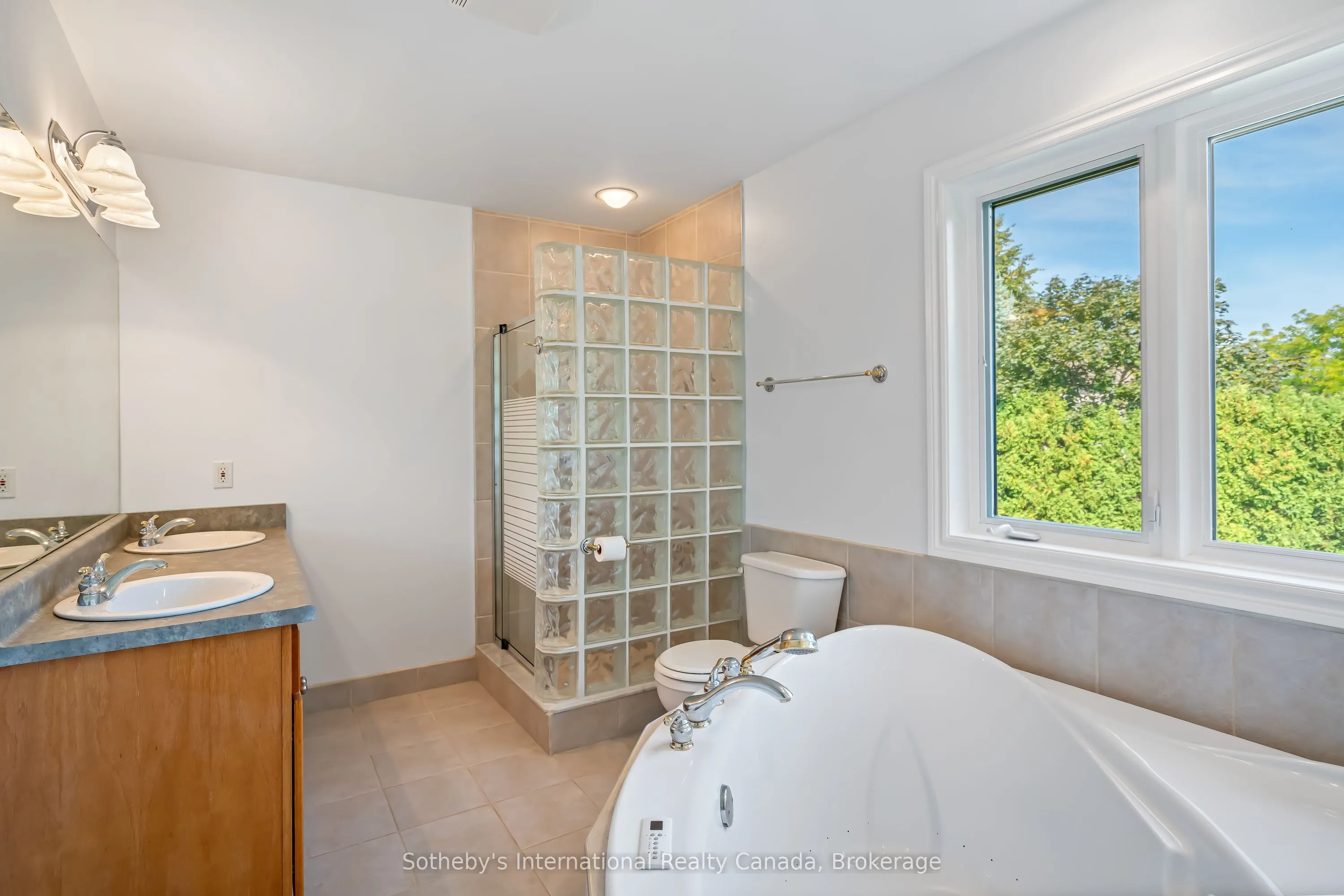 3121 Glenbrook Drive