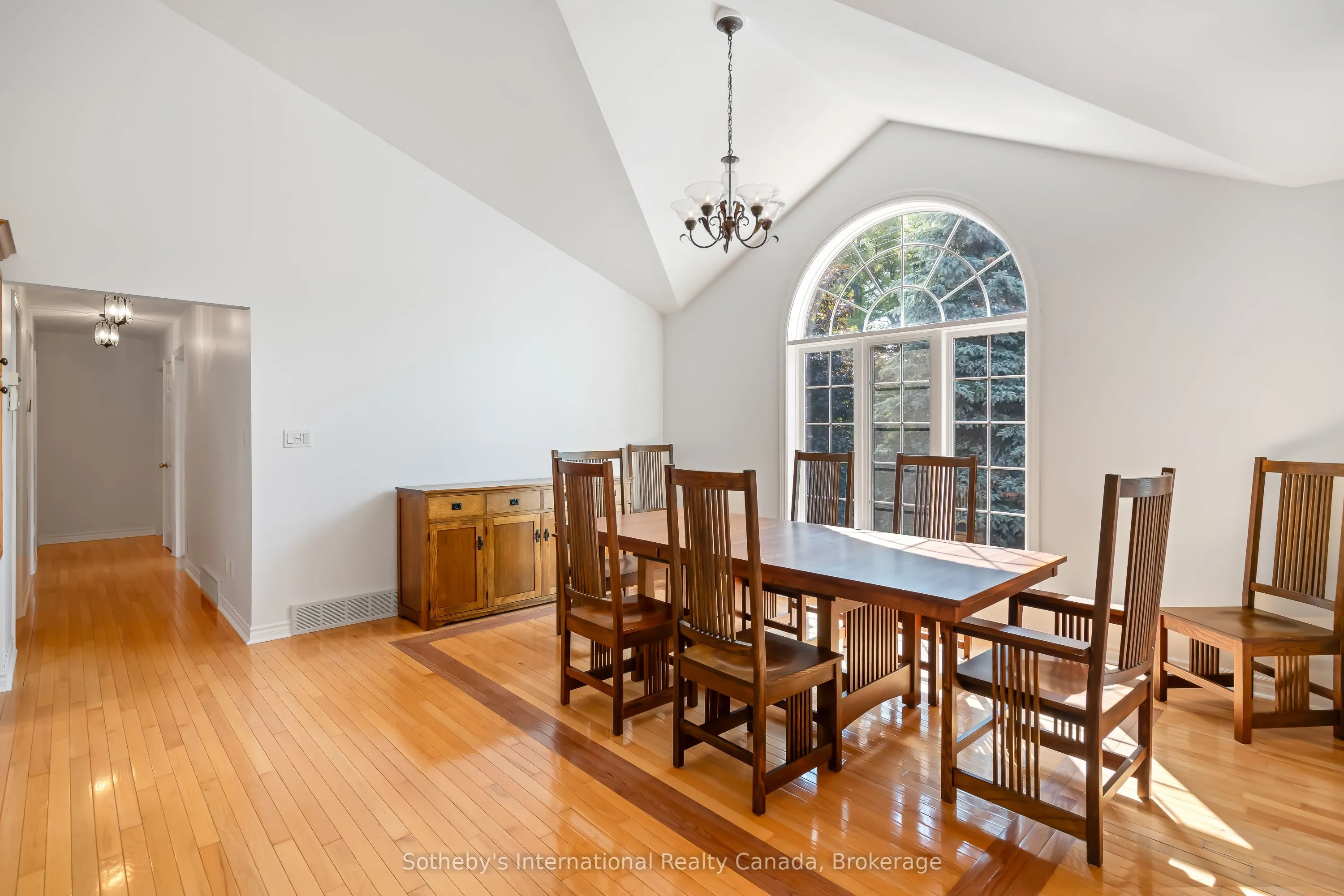3121 Glenbrook Drive