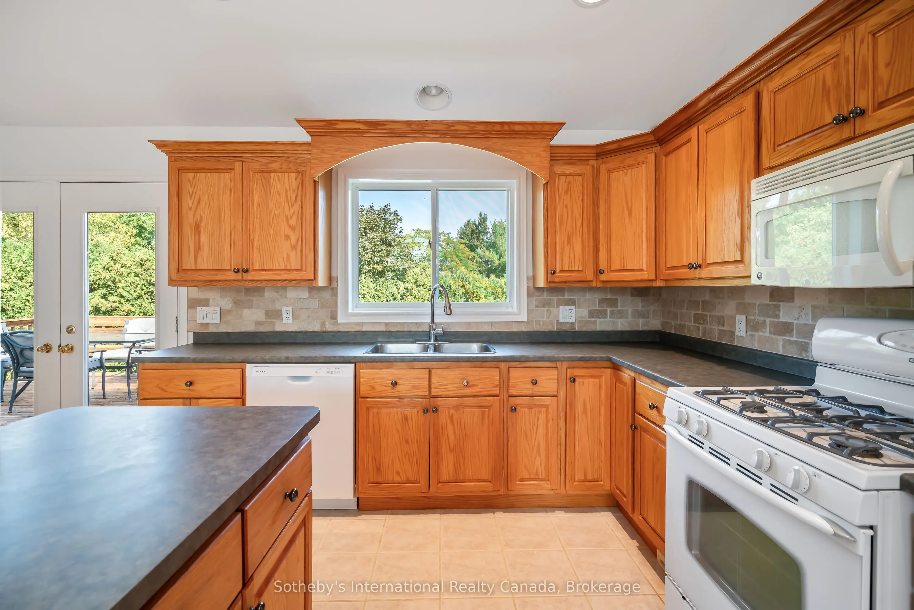 3121 Glenbrook Drive