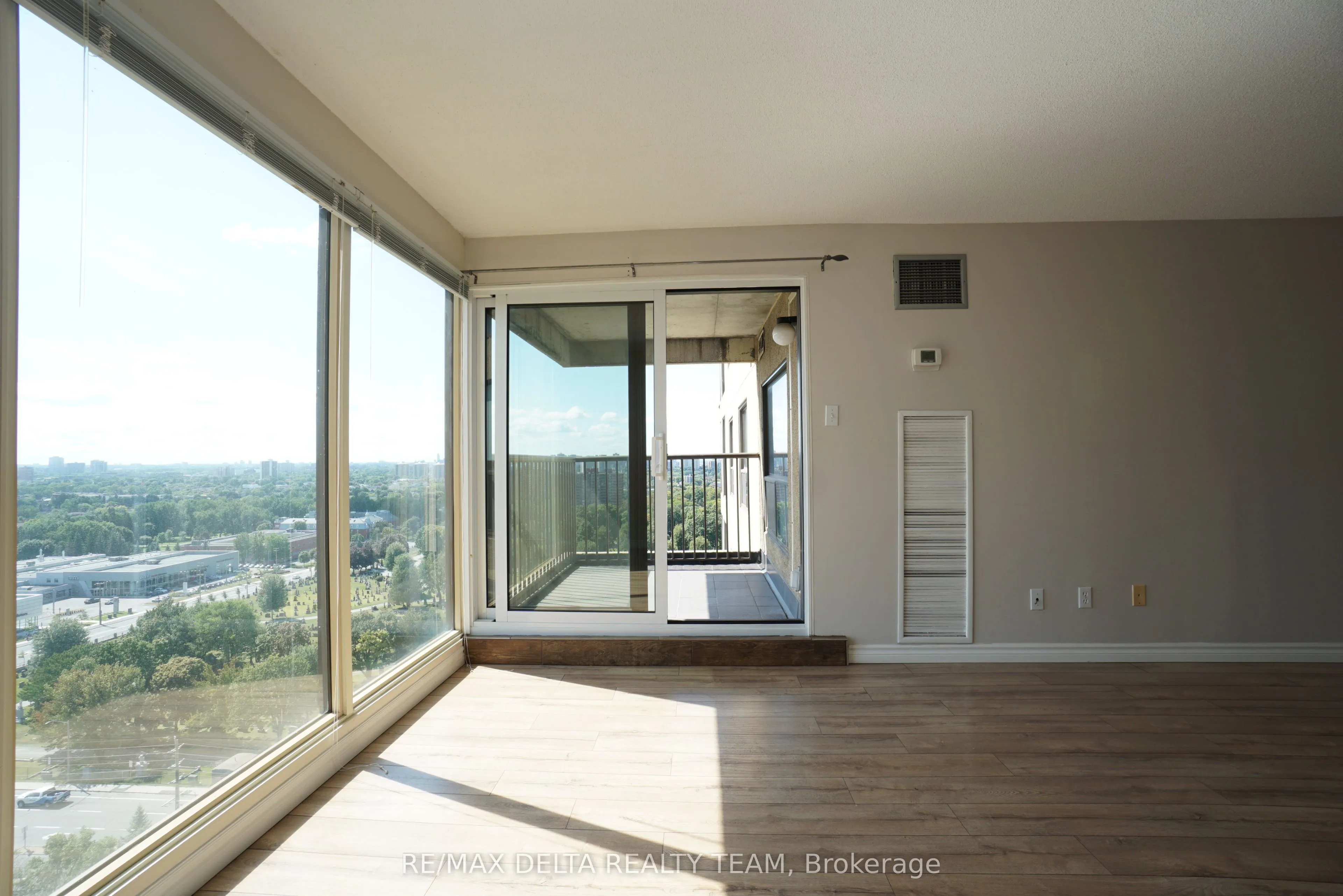 545 St. Laurent Boulevard, #1506