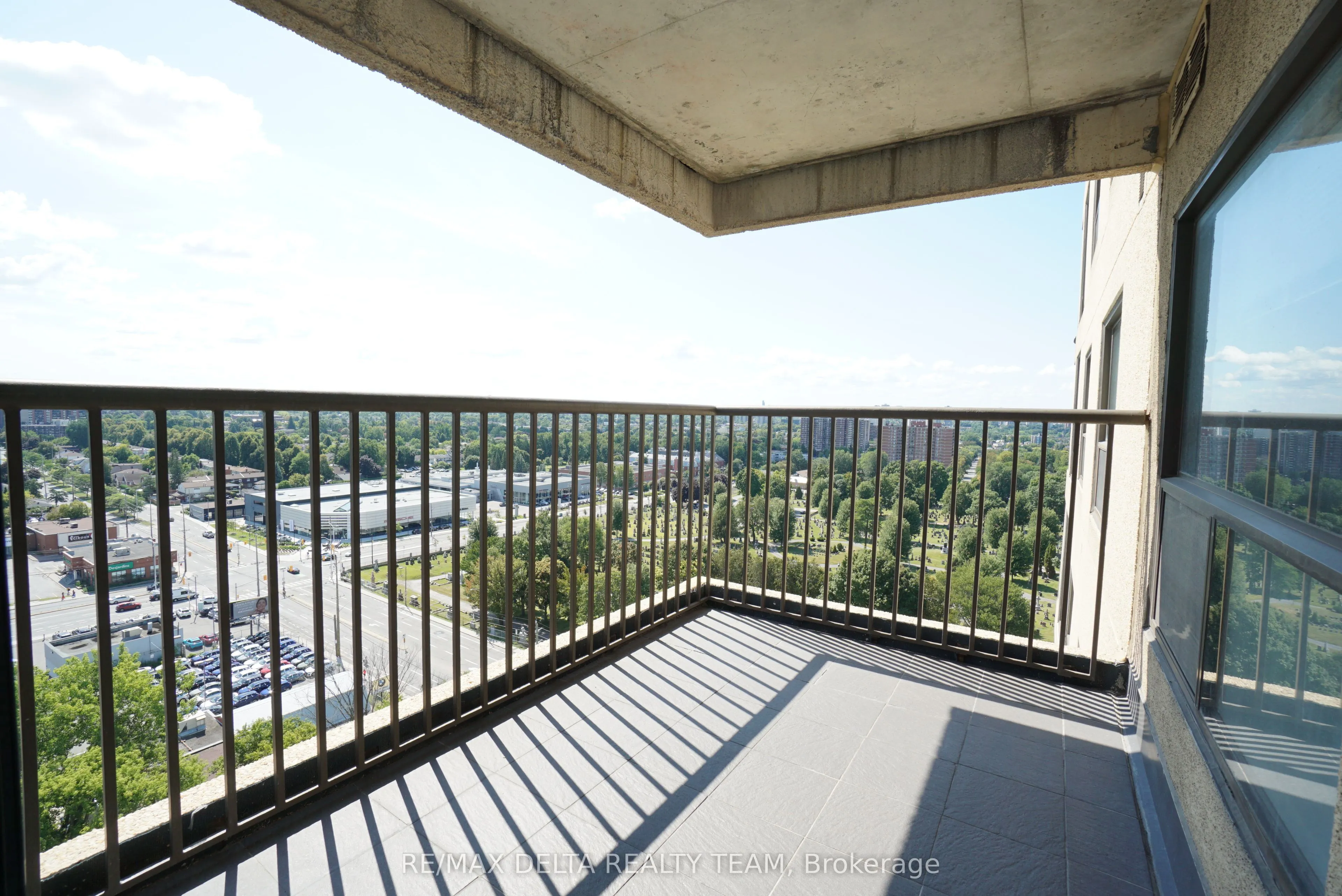 545 St. Laurent Boulevard, #1506