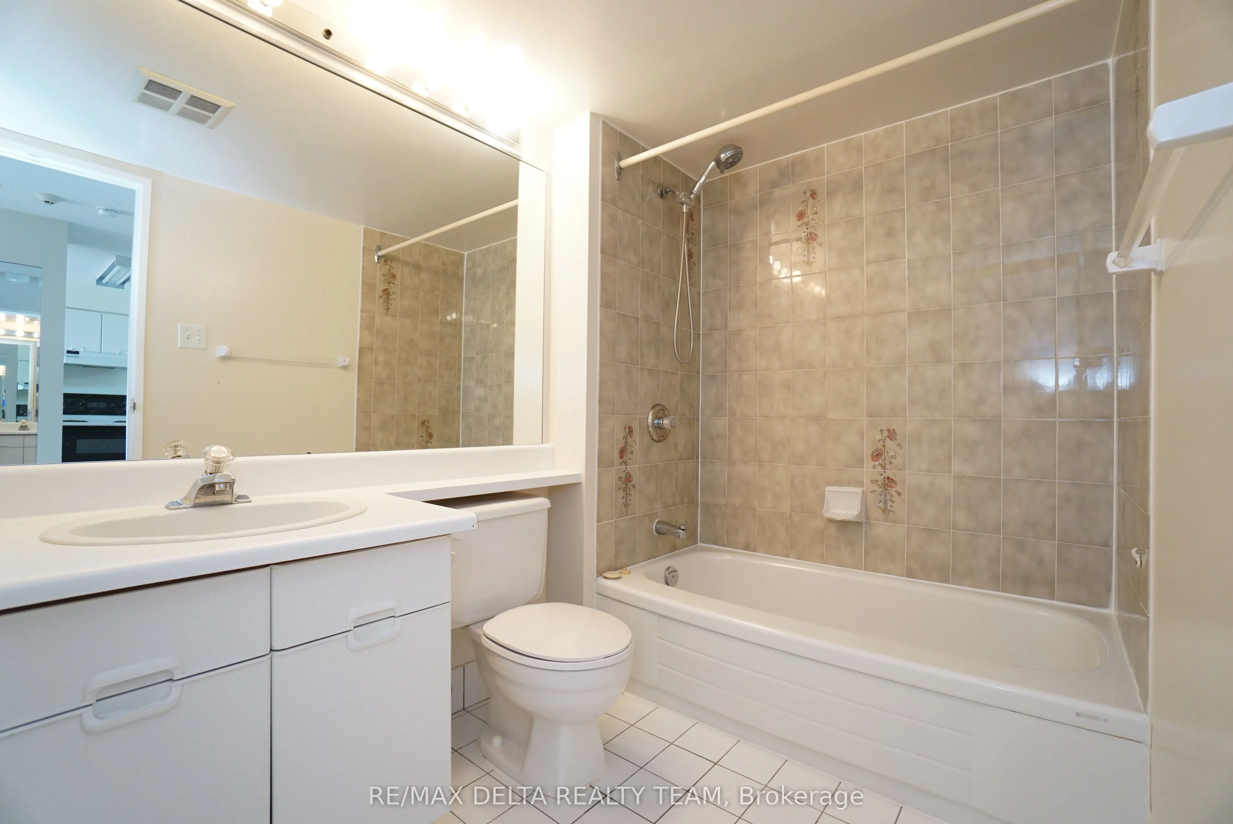 545 St. Laurent Boulevard, #1506