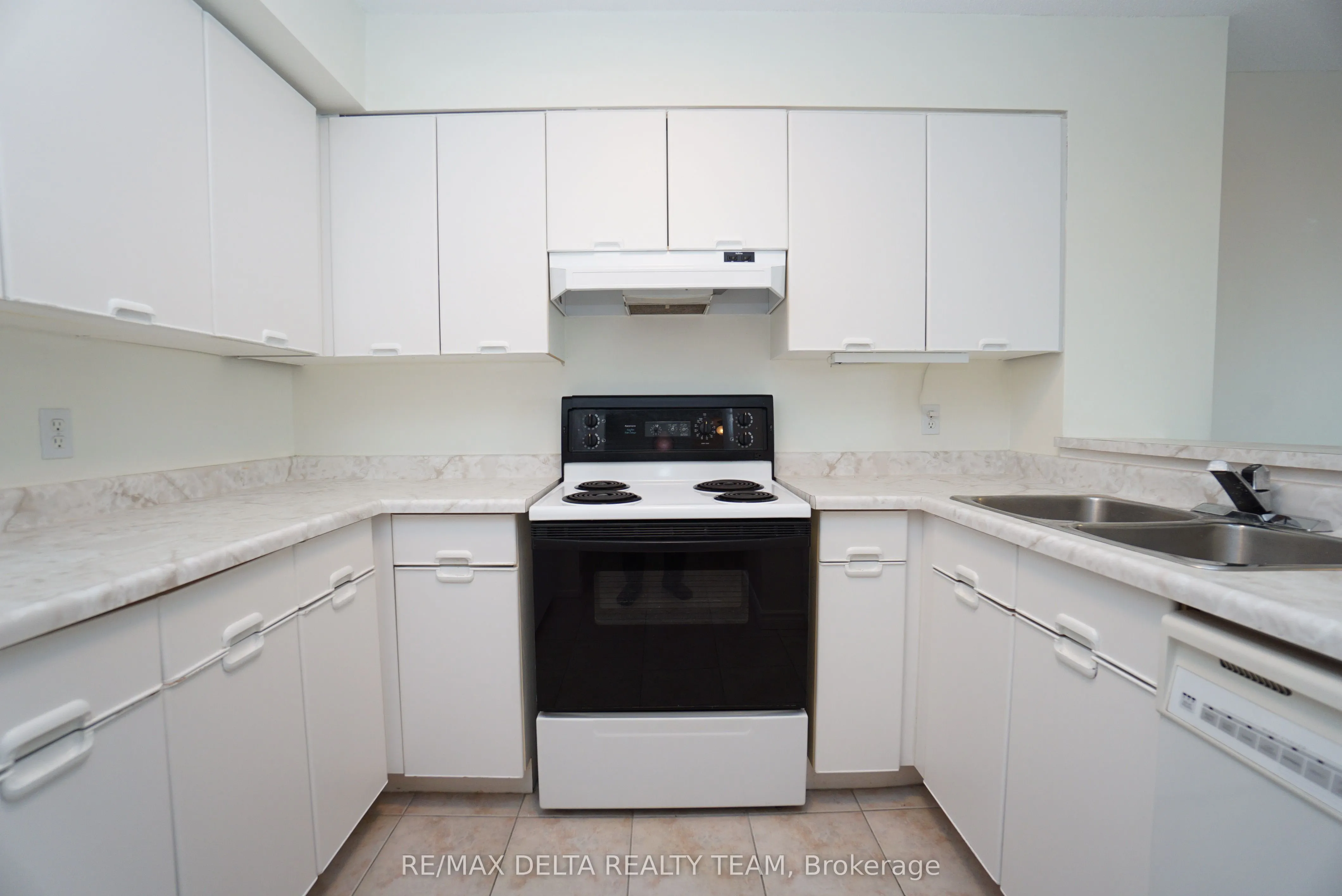 545 St. Laurent Boulevard, #1506