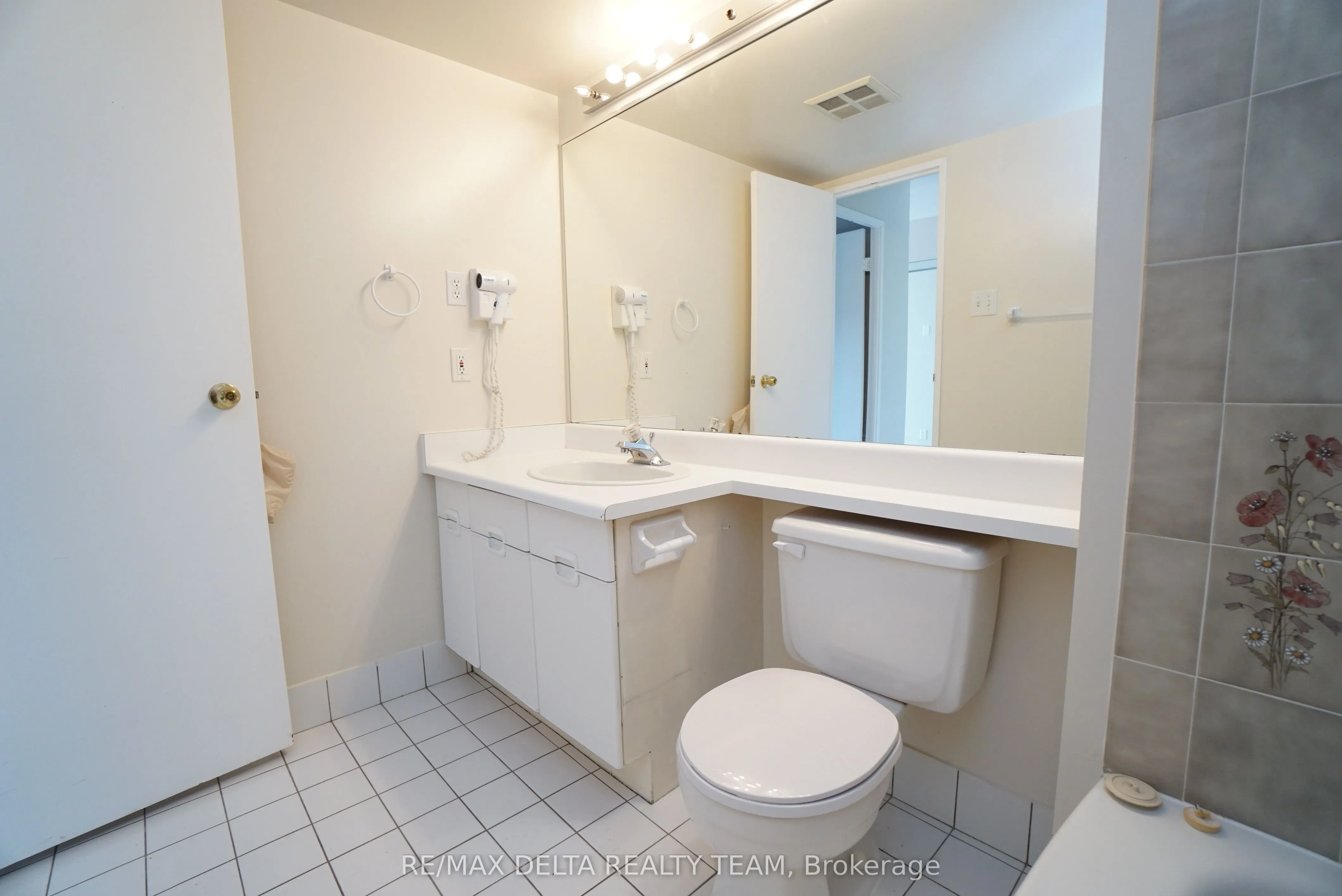 545 St. Laurent Boulevard, #1506