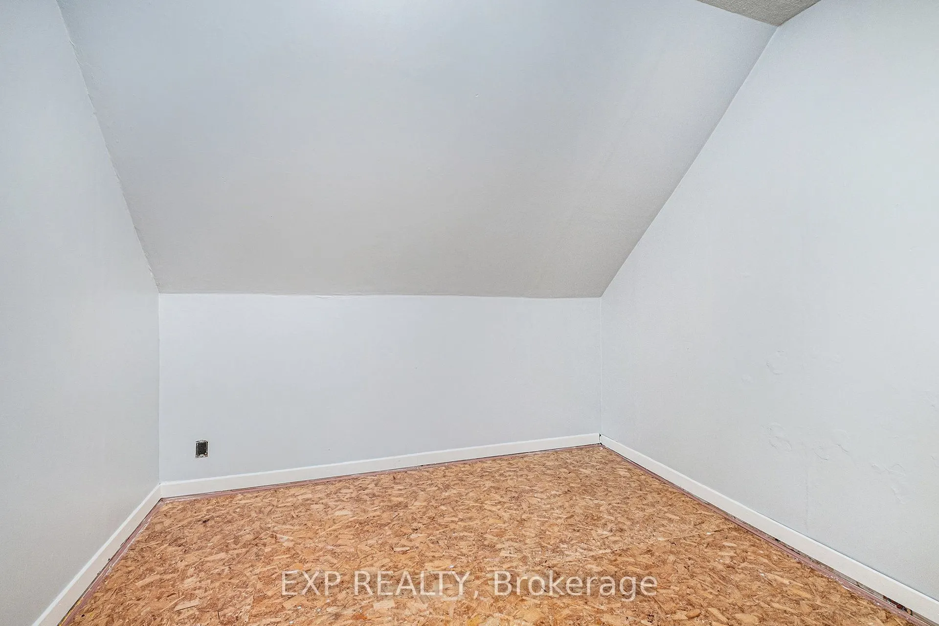 115 Nelson Street E