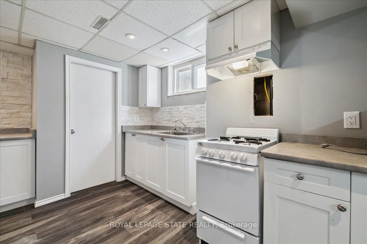 15 Purdy Crescent