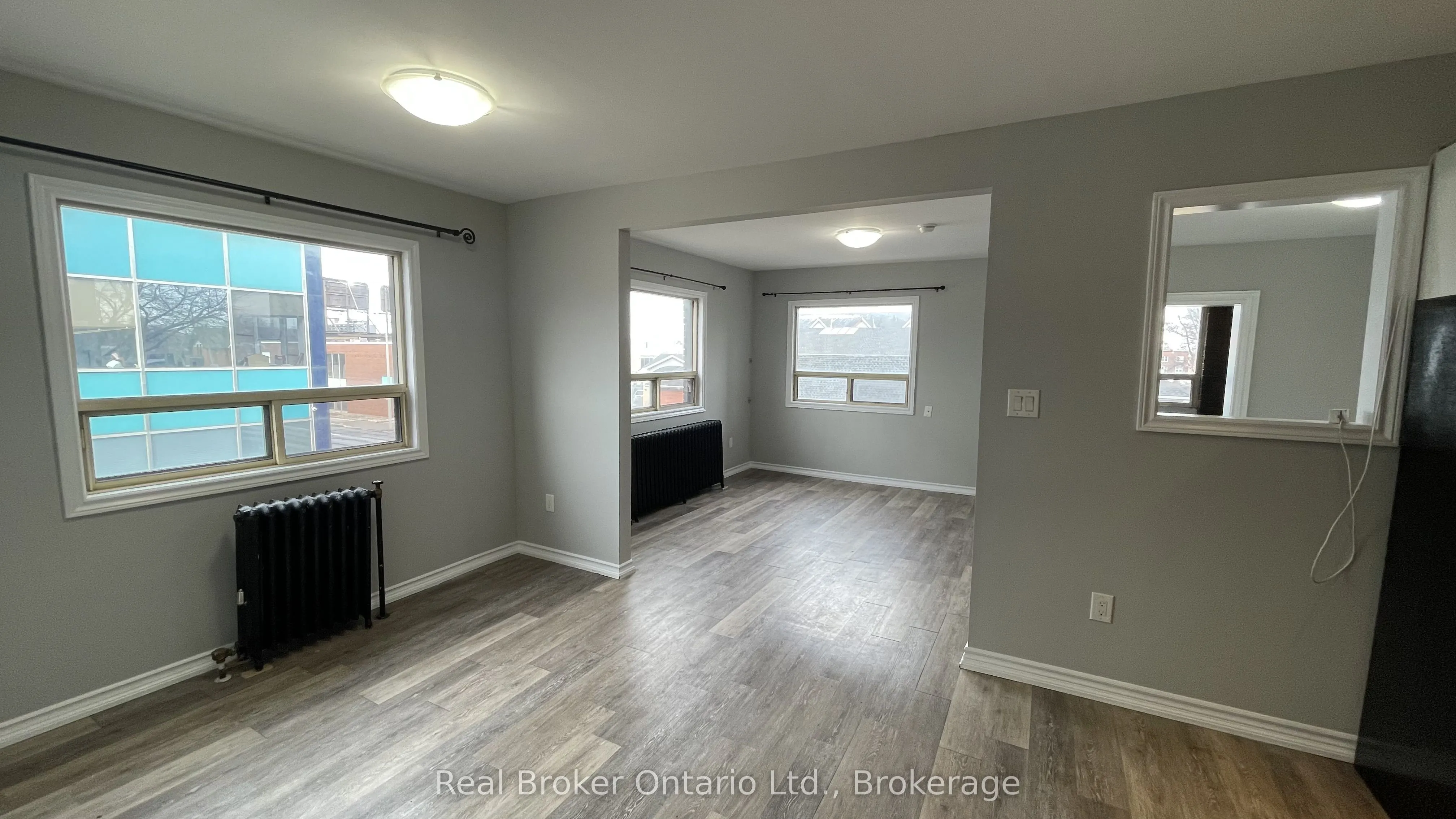 468-476 MAIN Street E