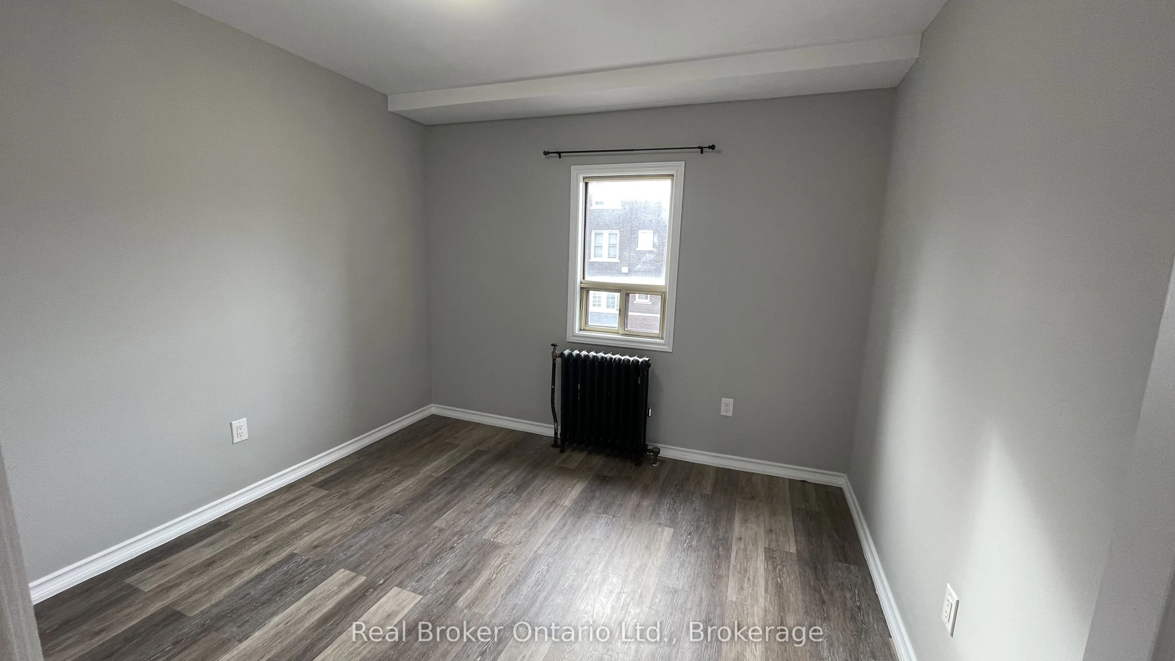 468-476 MAIN Street E