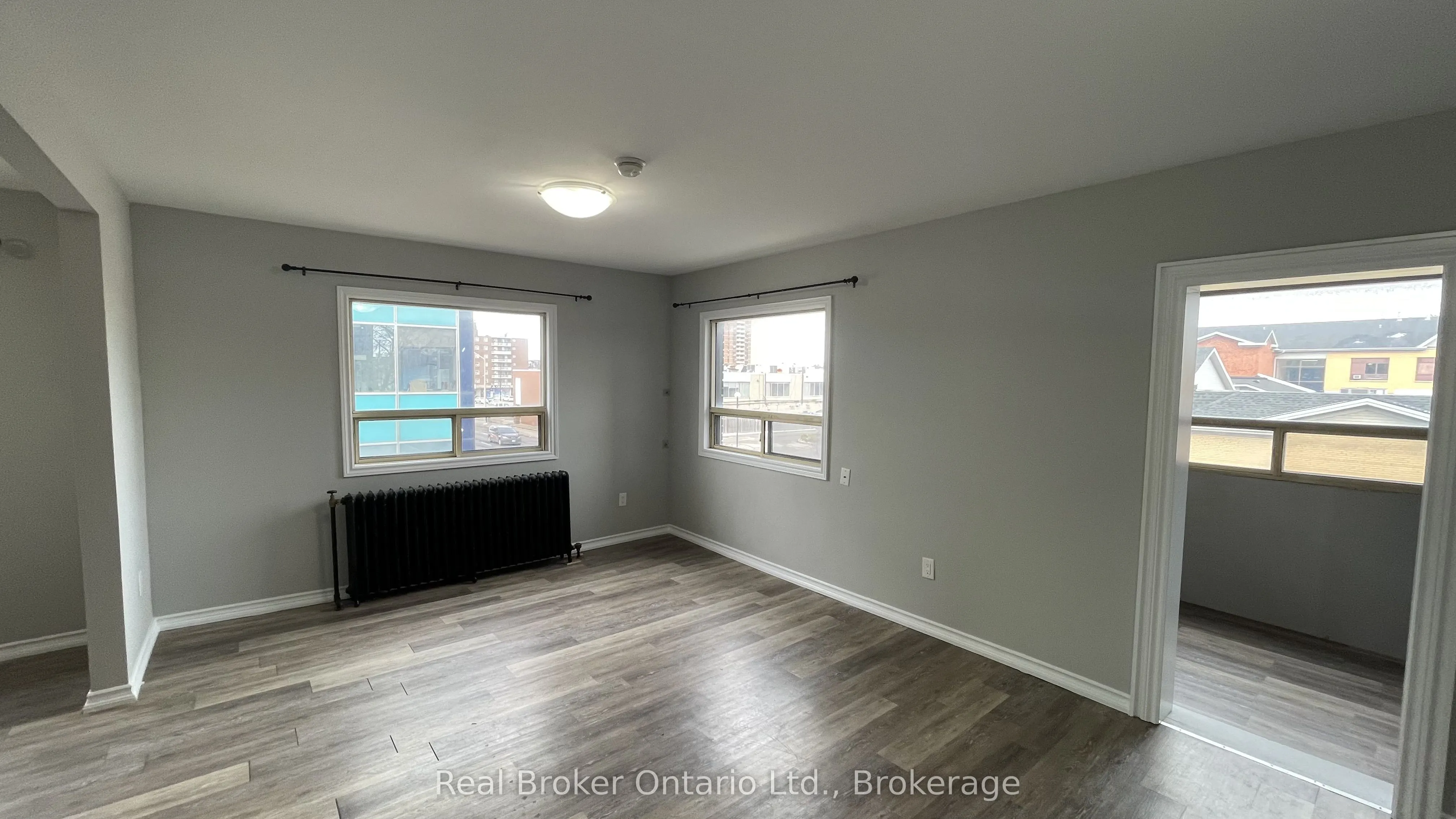 468-476 MAIN Street E