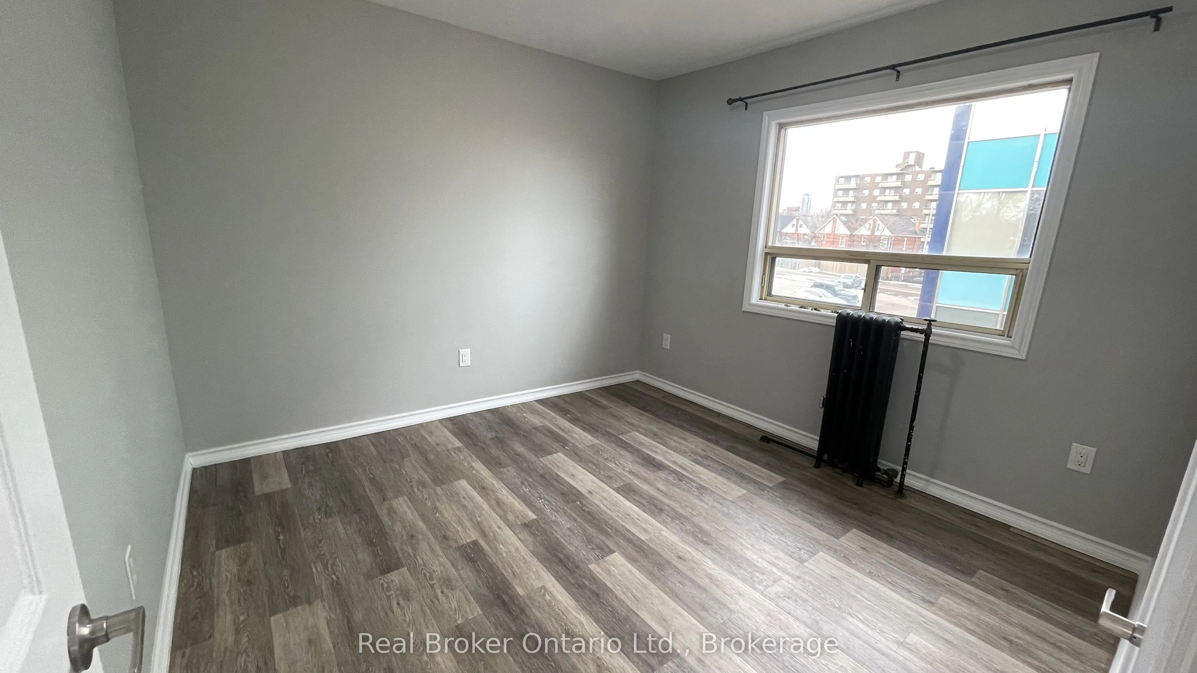 468-476 MAIN Street E