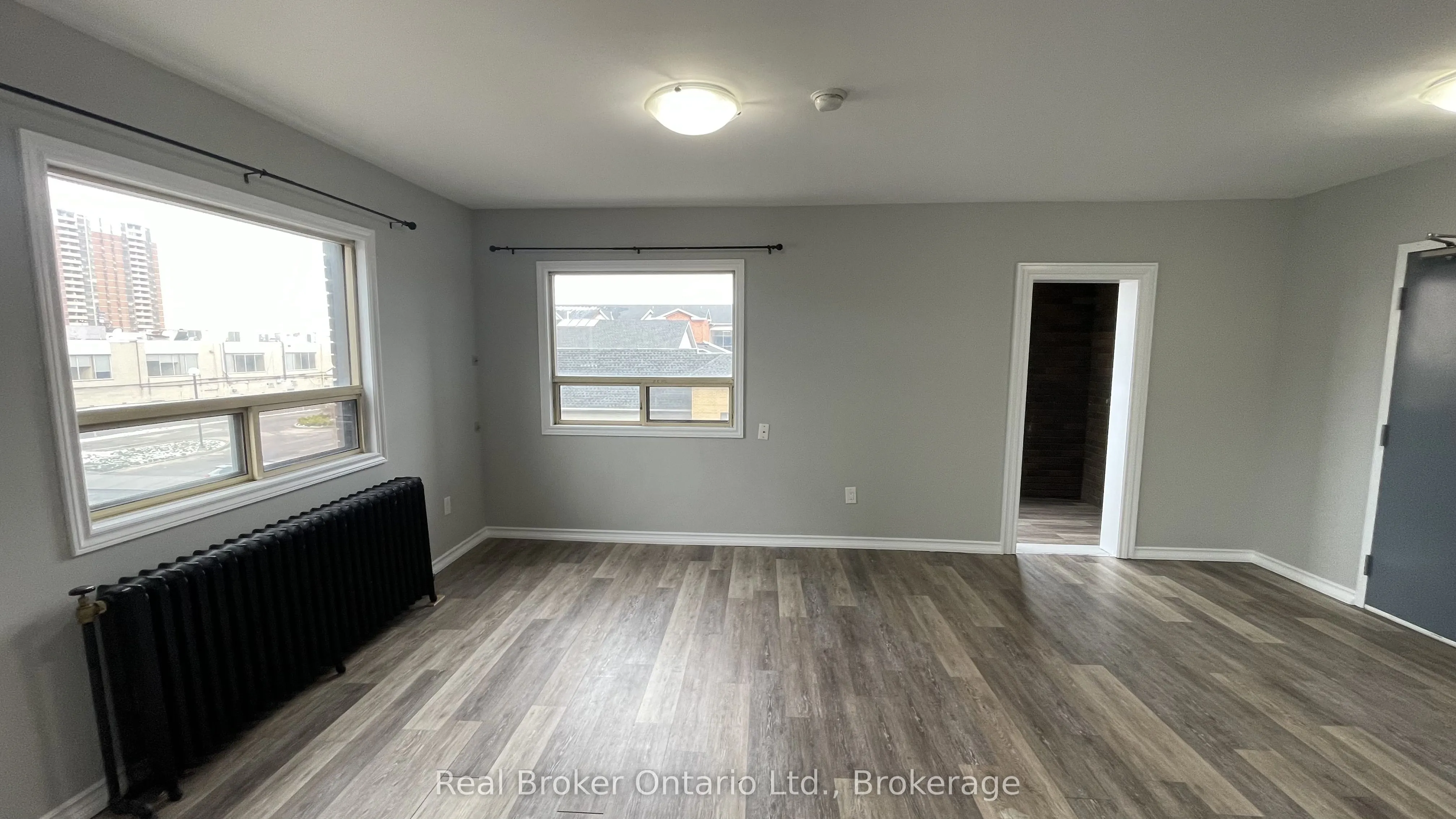 468-476 MAIN Street E