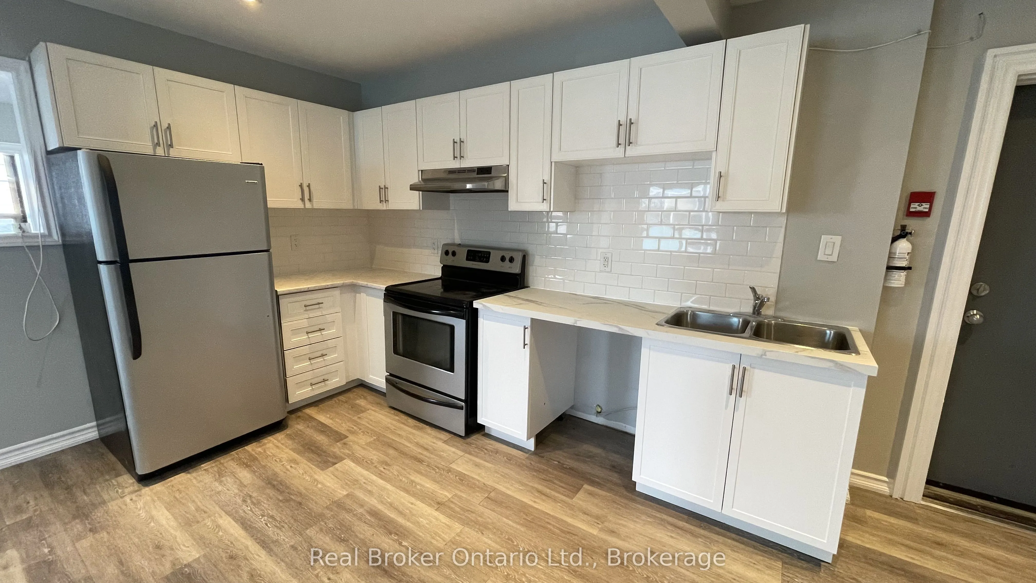 468-476 MAIN Street E