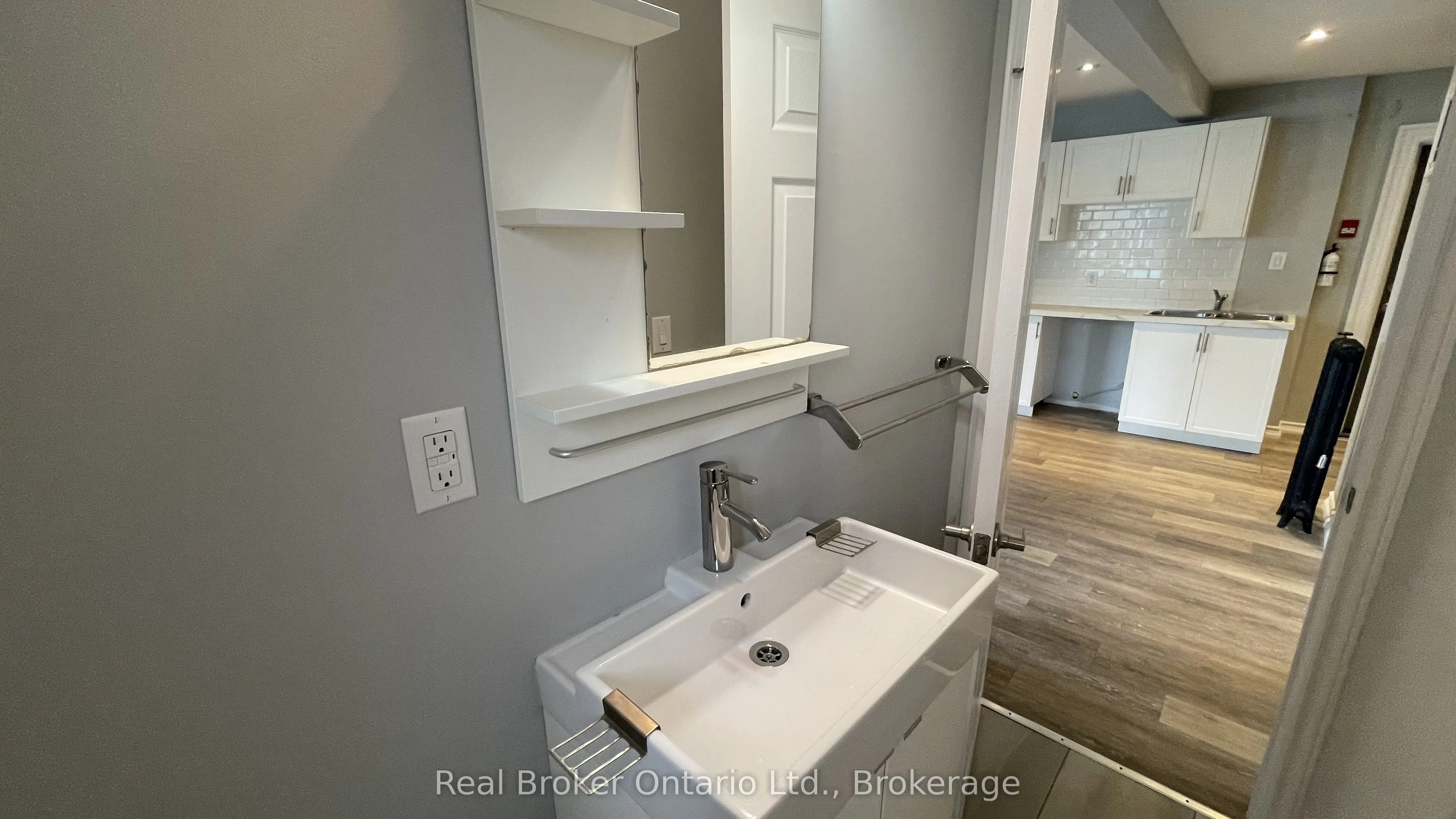 468-476 MAIN Street E