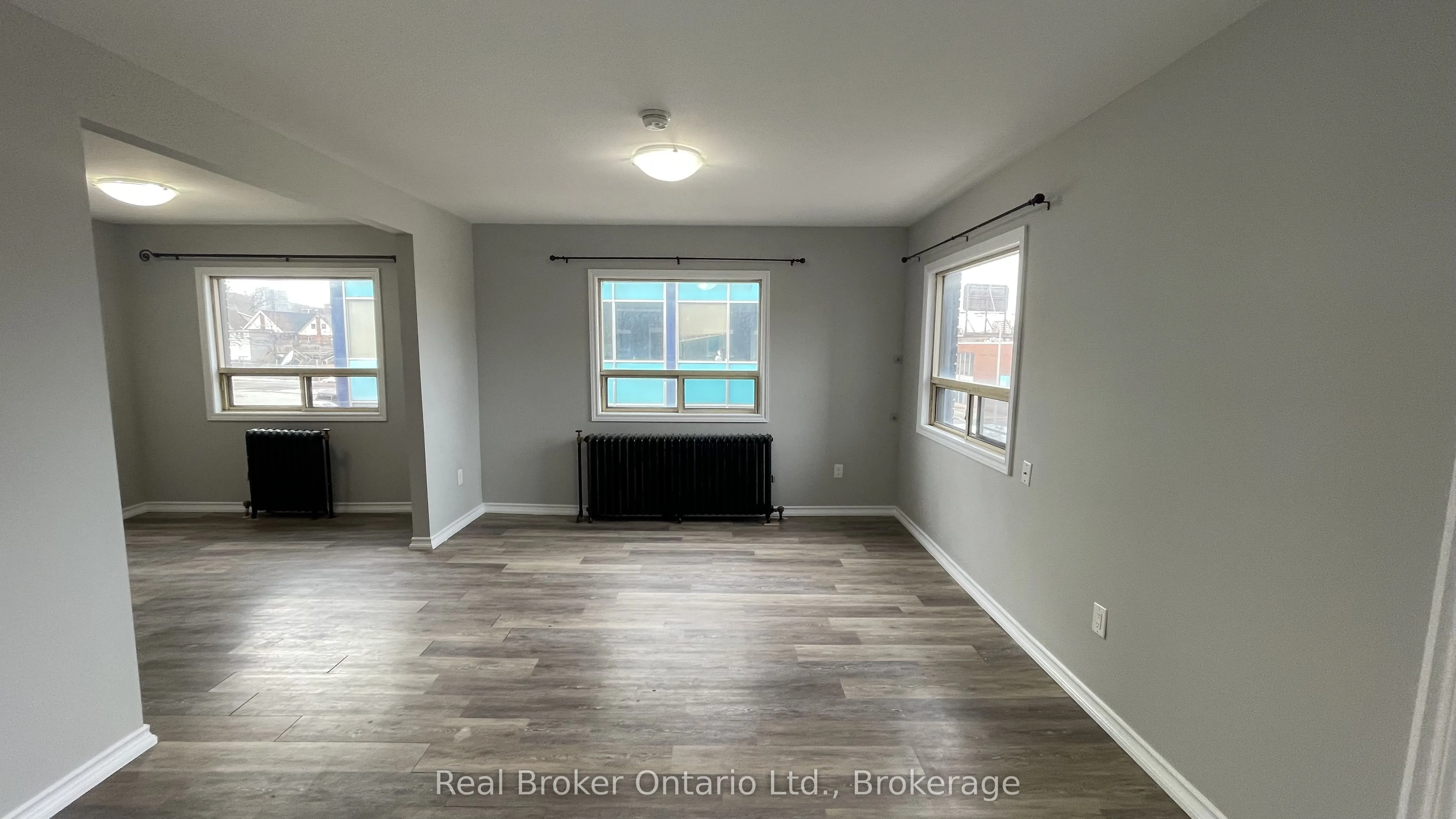 468-476 MAIN Street E