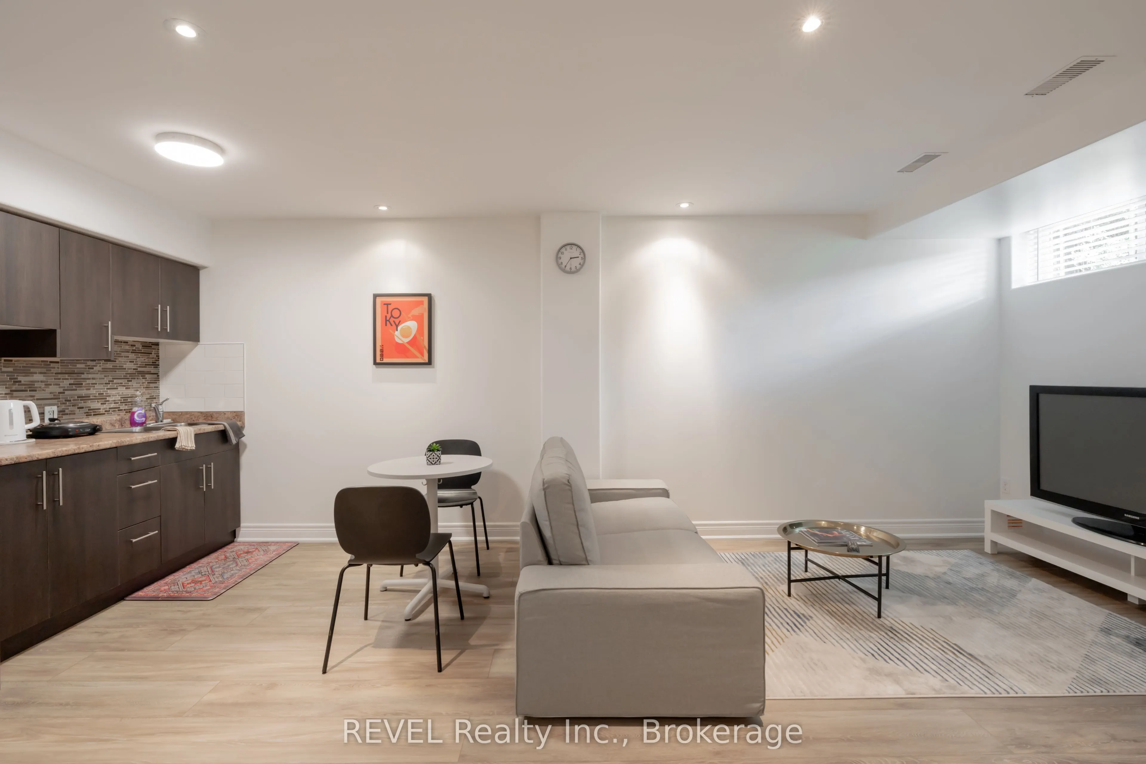 6045 DUNN Street, #104