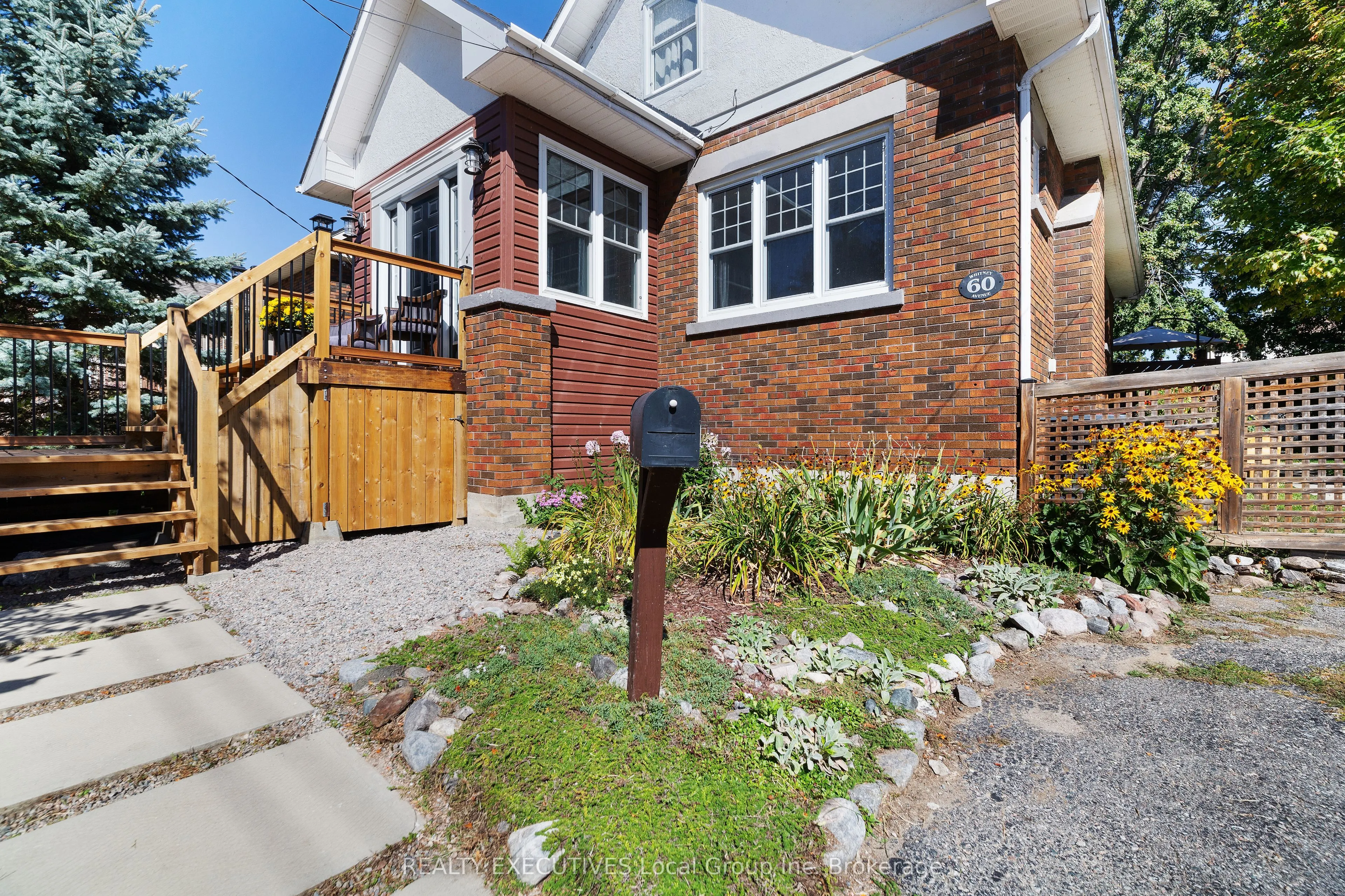 60 WHITNEY Avenue