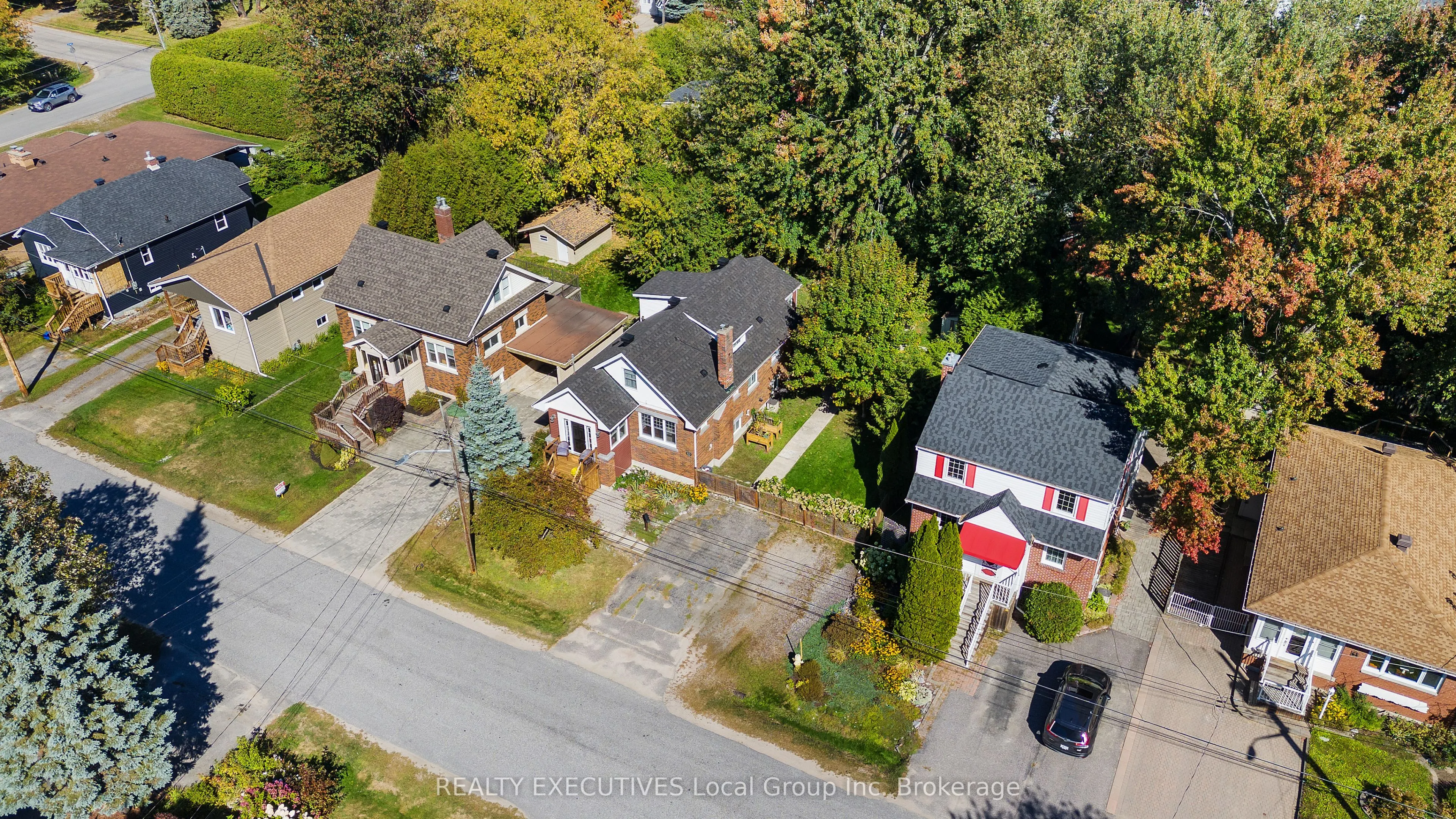 60 WHITNEY Avenue