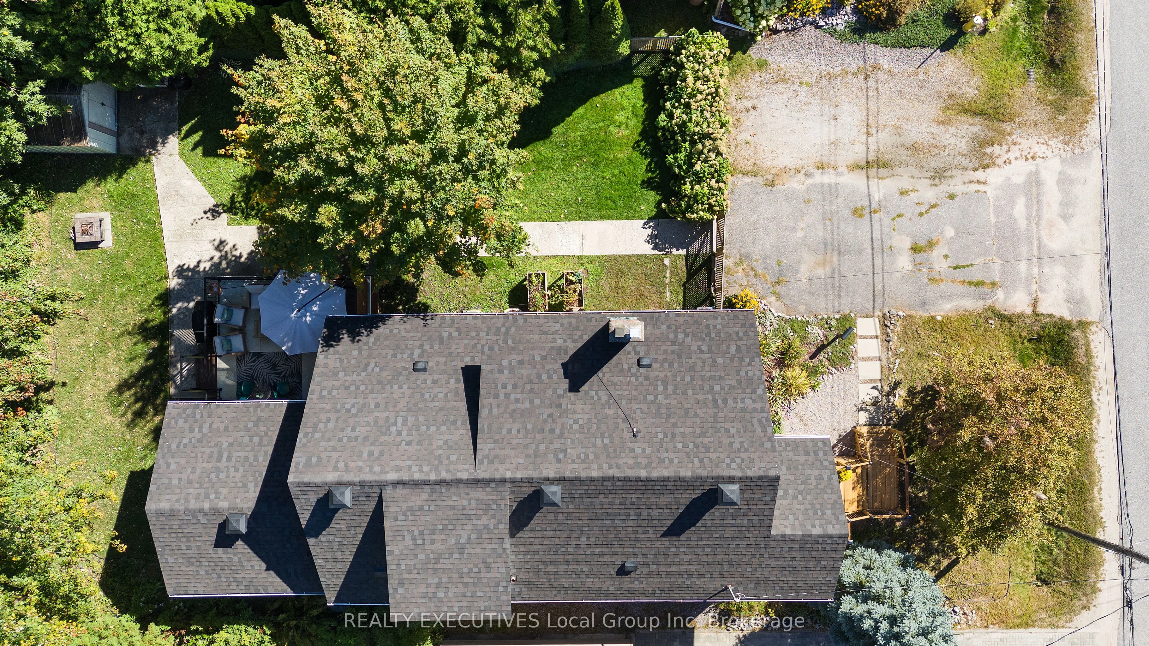 60 WHITNEY Avenue