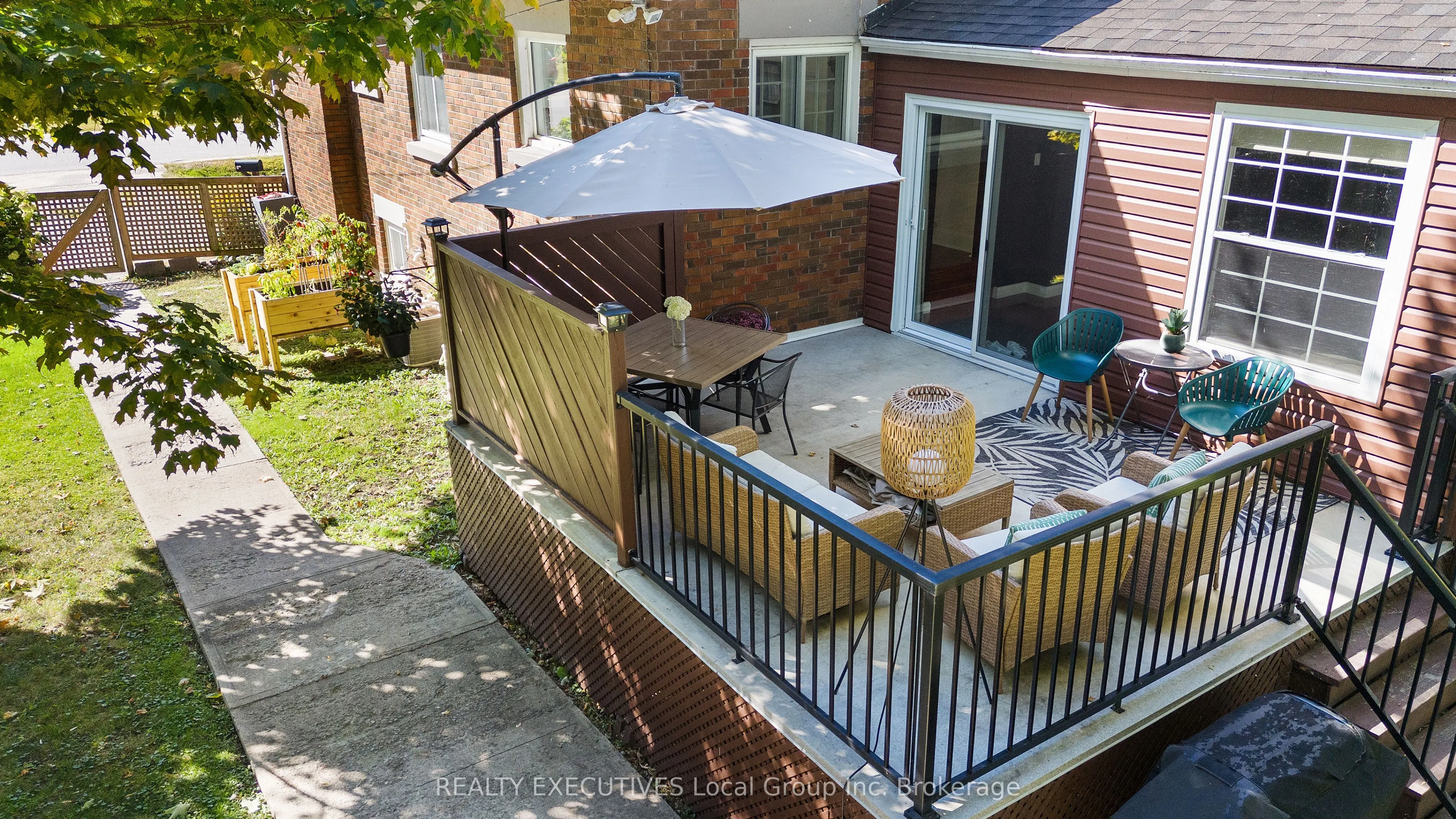 60 WHITNEY Avenue