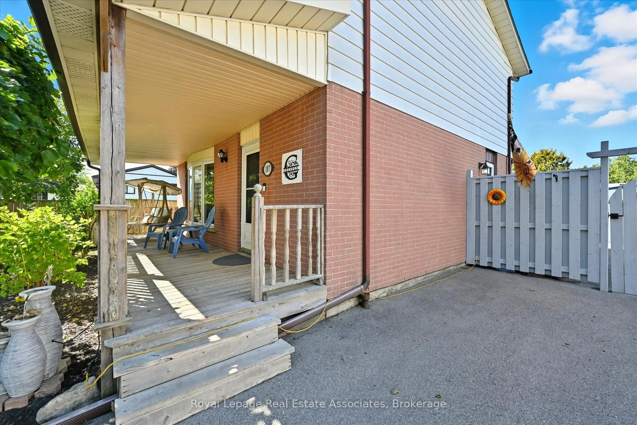 107 Billington Crescent