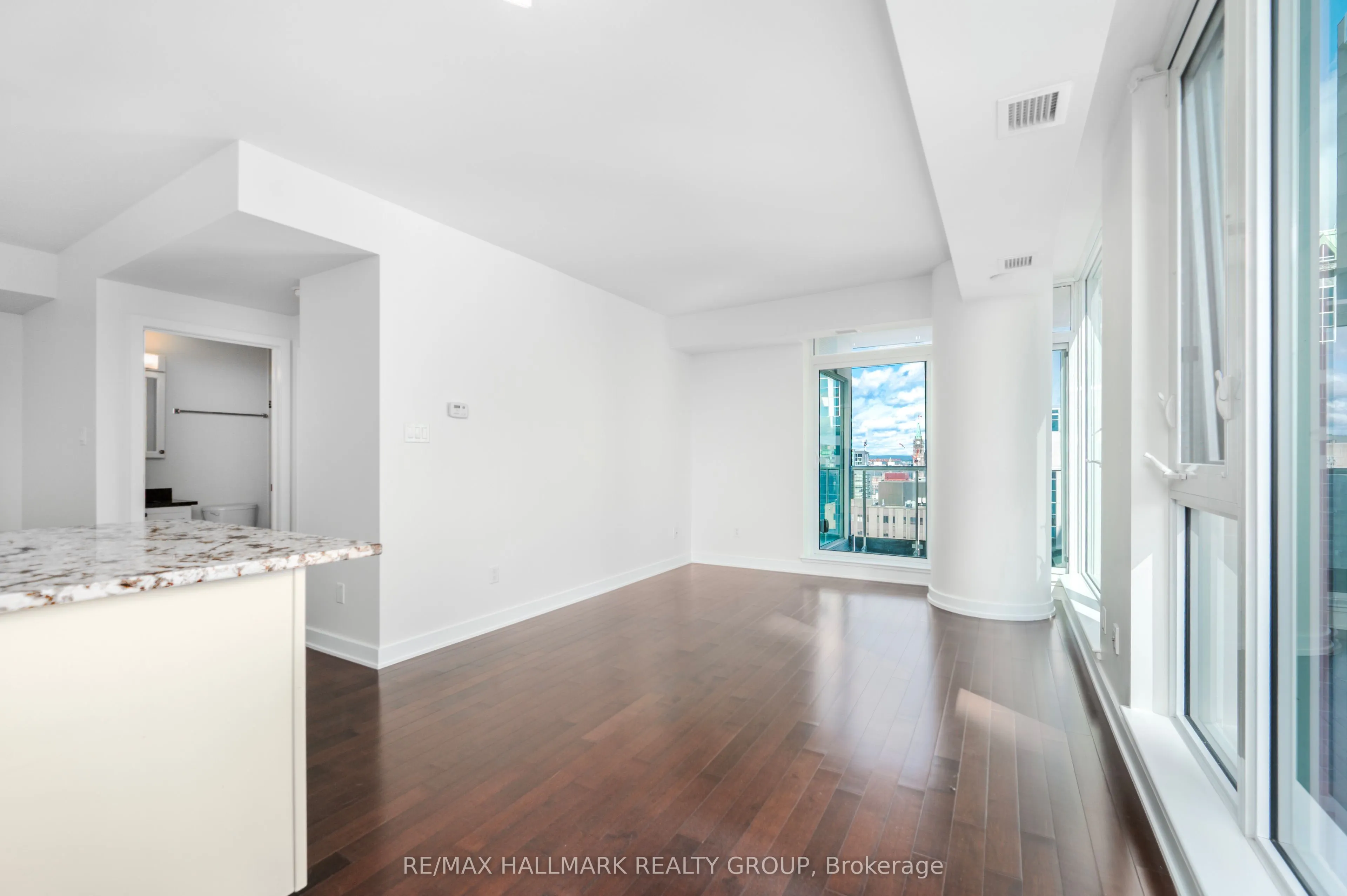 179 Metcalfe Street, #1904