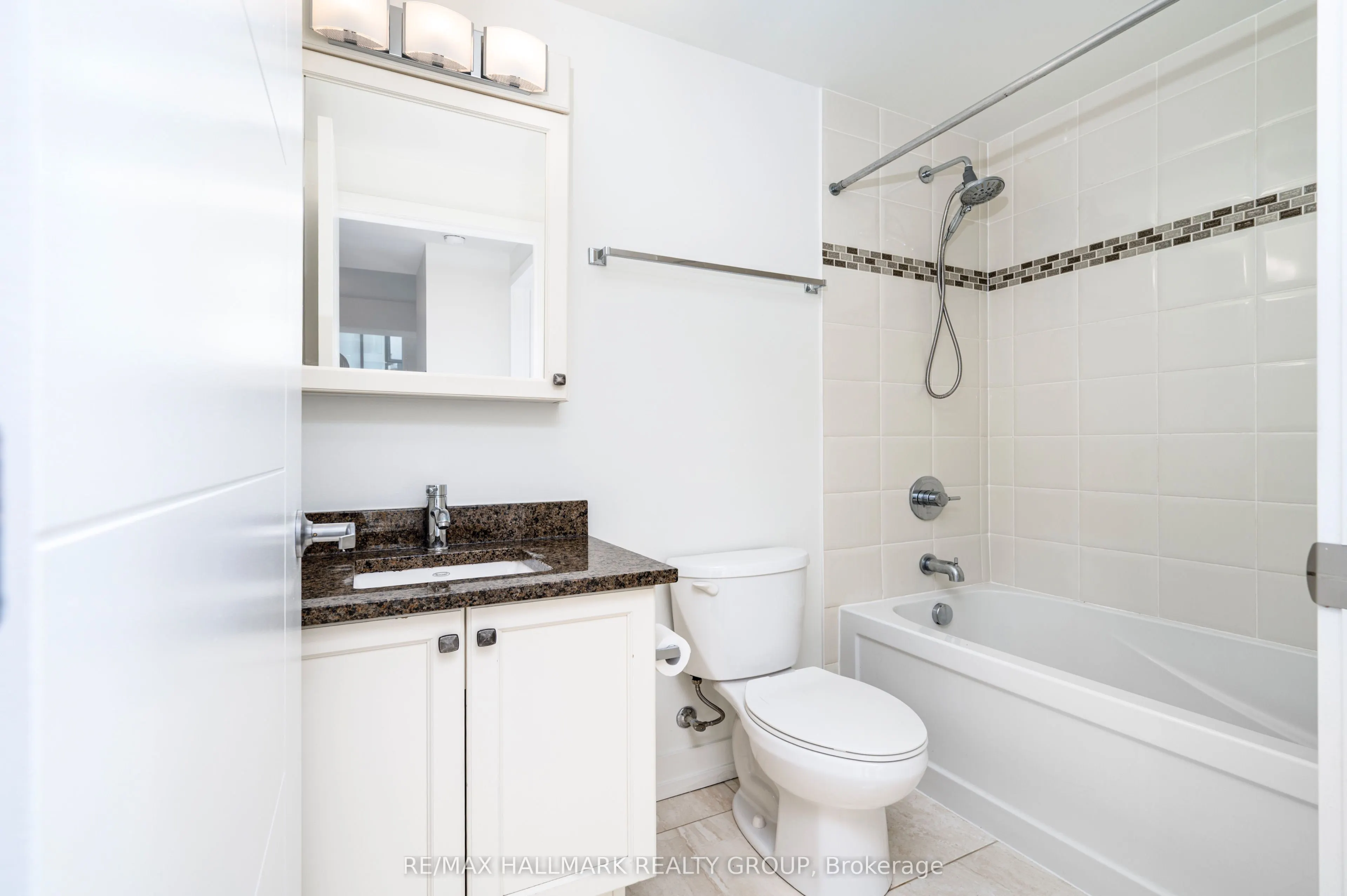 179 Metcalfe Street, #1904