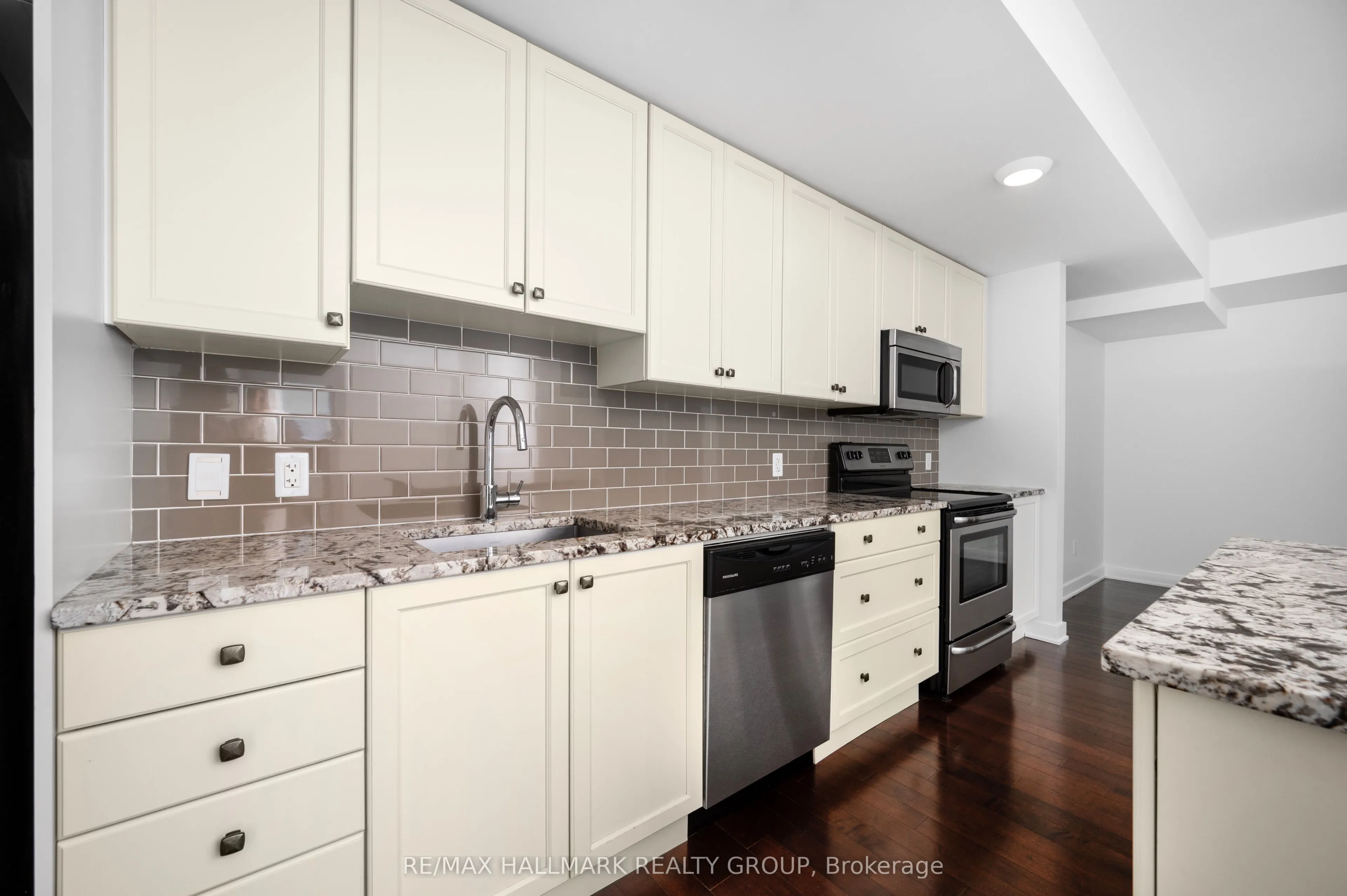 179 Metcalfe Street, #1904