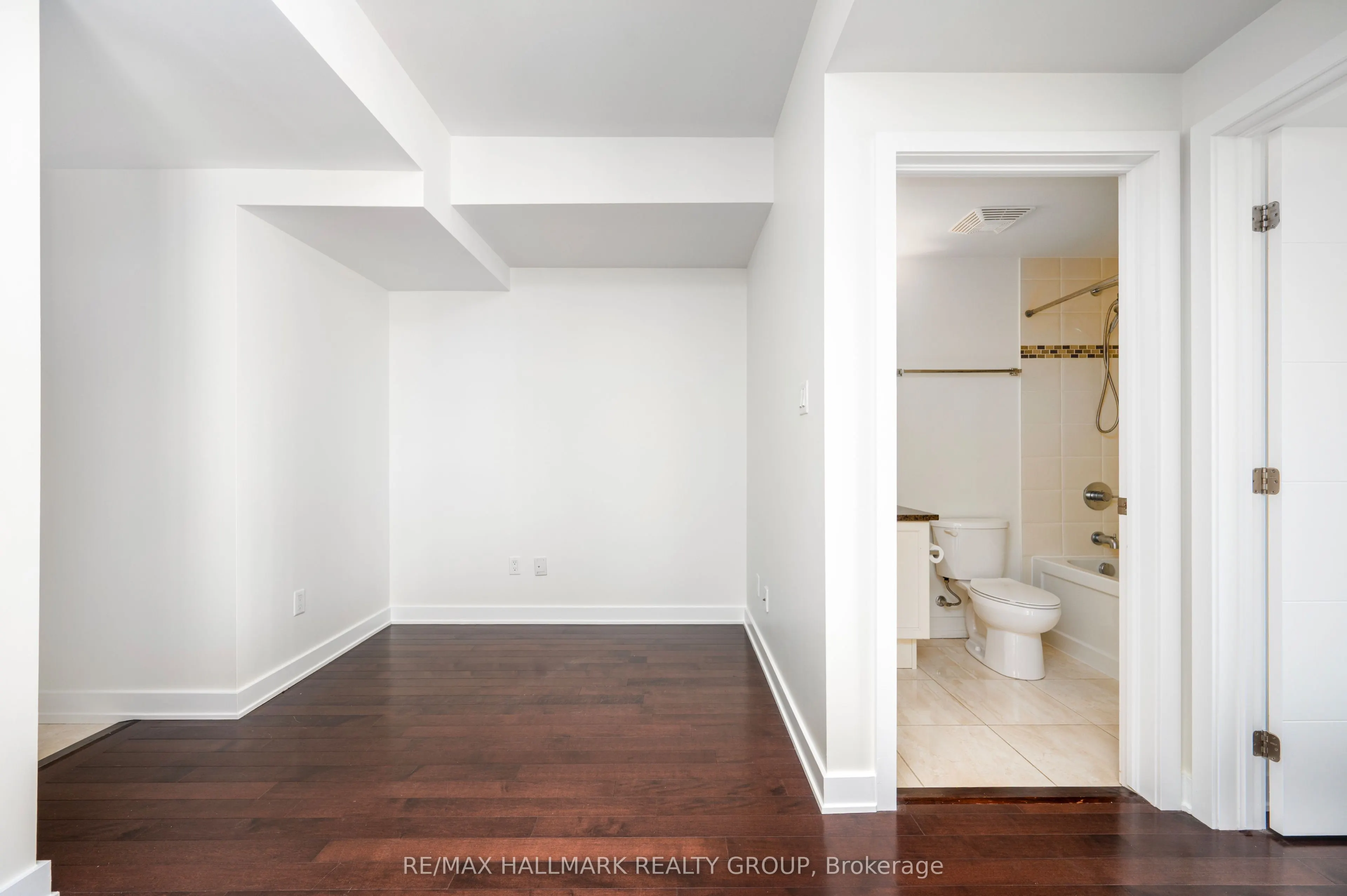 179 Metcalfe Street, #1904