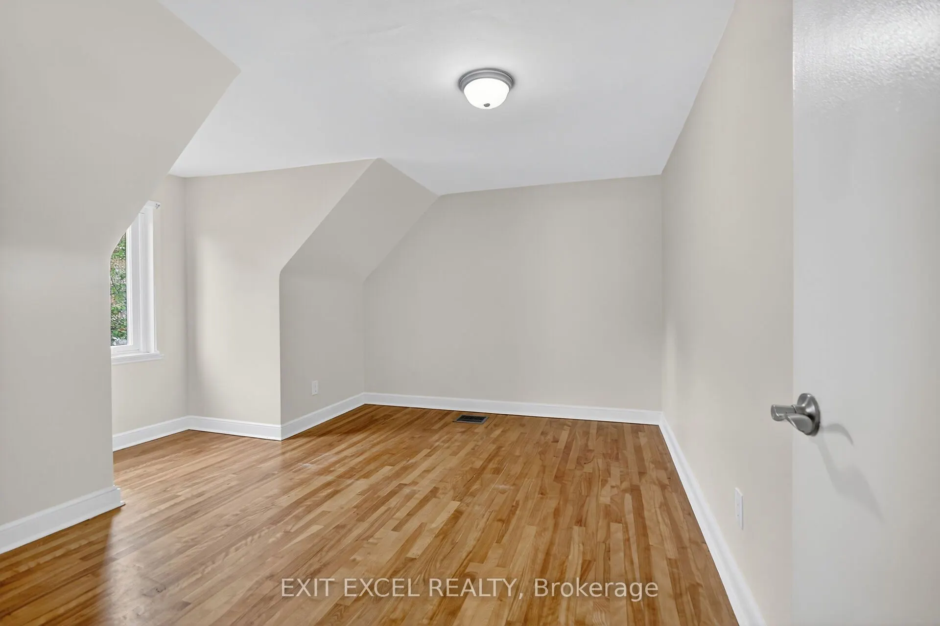 1456 Larose Avenue