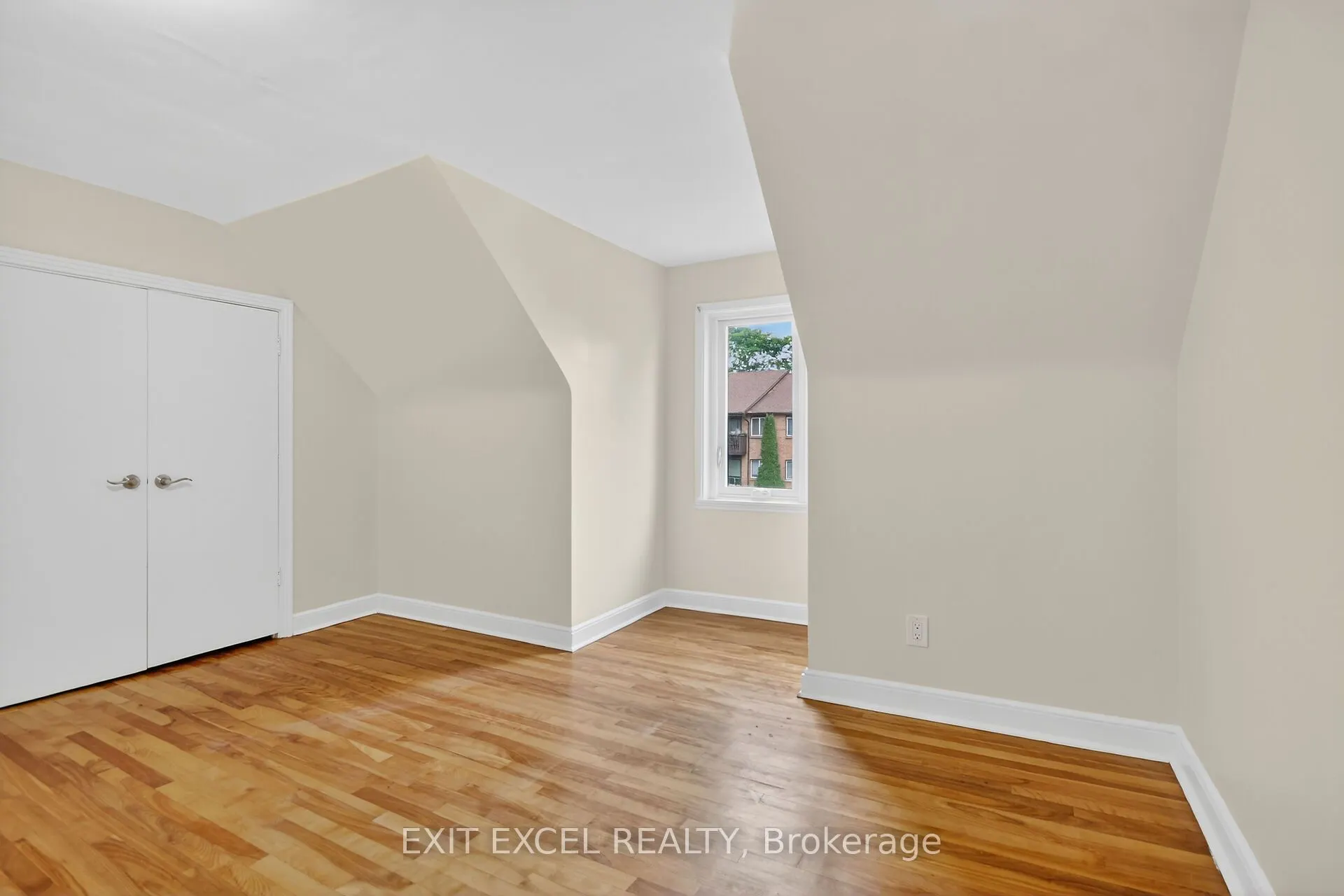 1456 Larose Avenue
