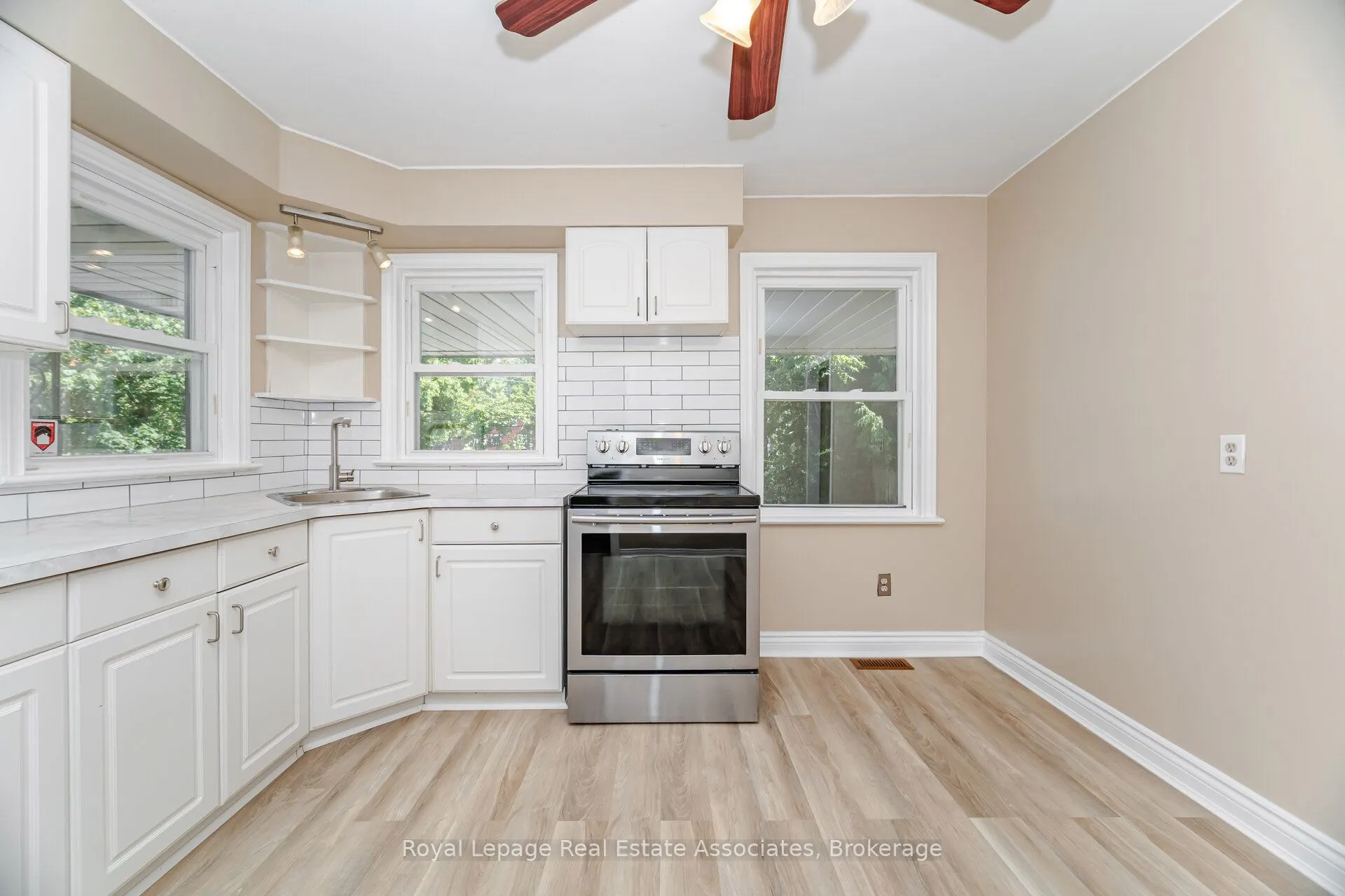 319 Grantham Avenue, #Upper