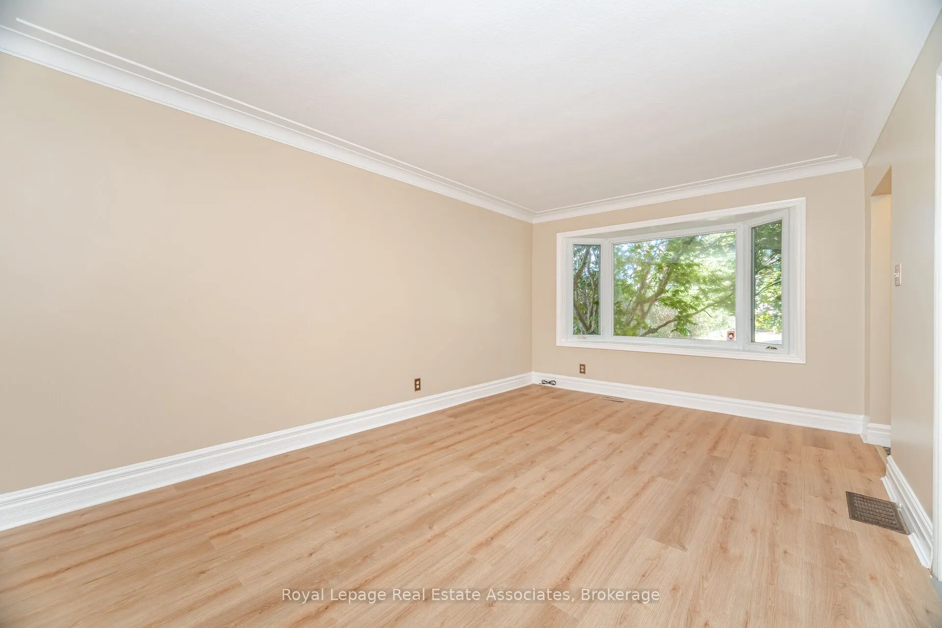 319 Grantham Avenue, #Upper
