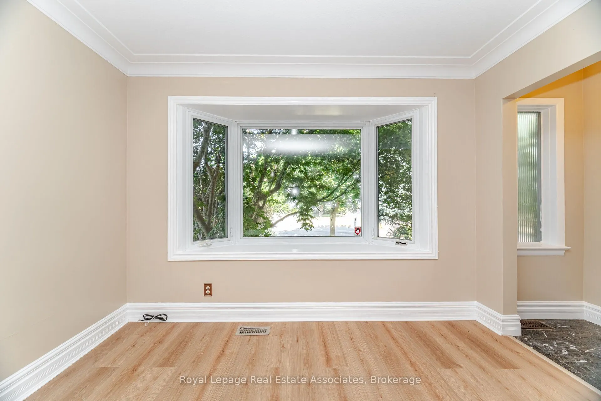 319 Grantham Avenue, #Upper