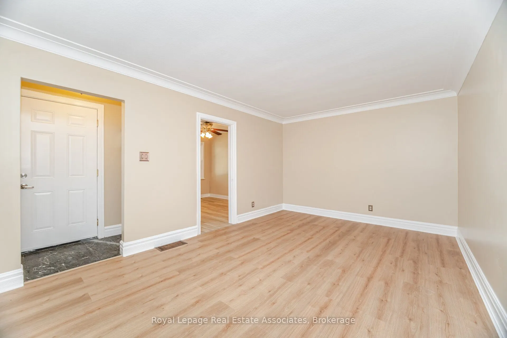 319 Grantham Avenue, #Upper