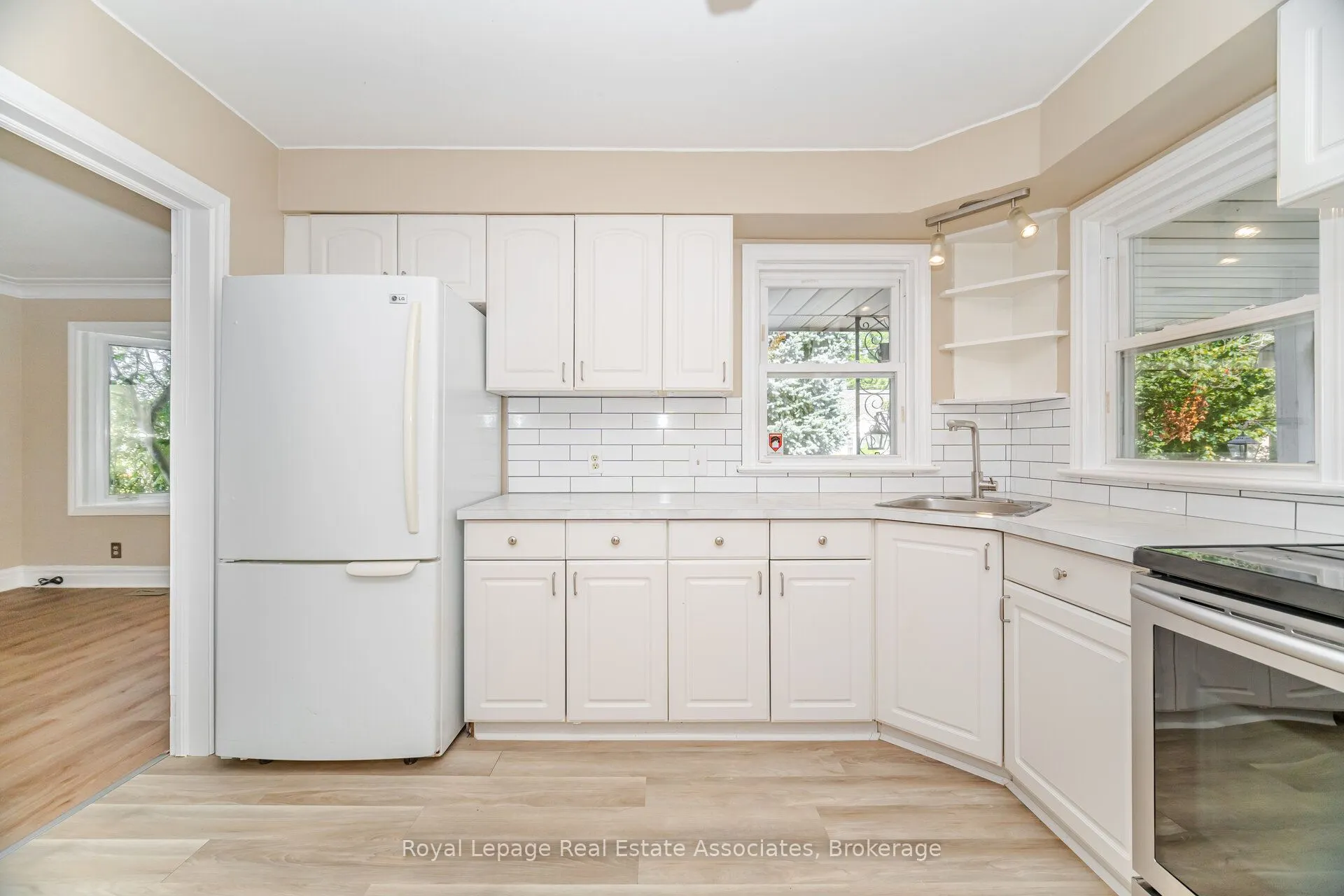 319 Grantham Avenue, #Upper