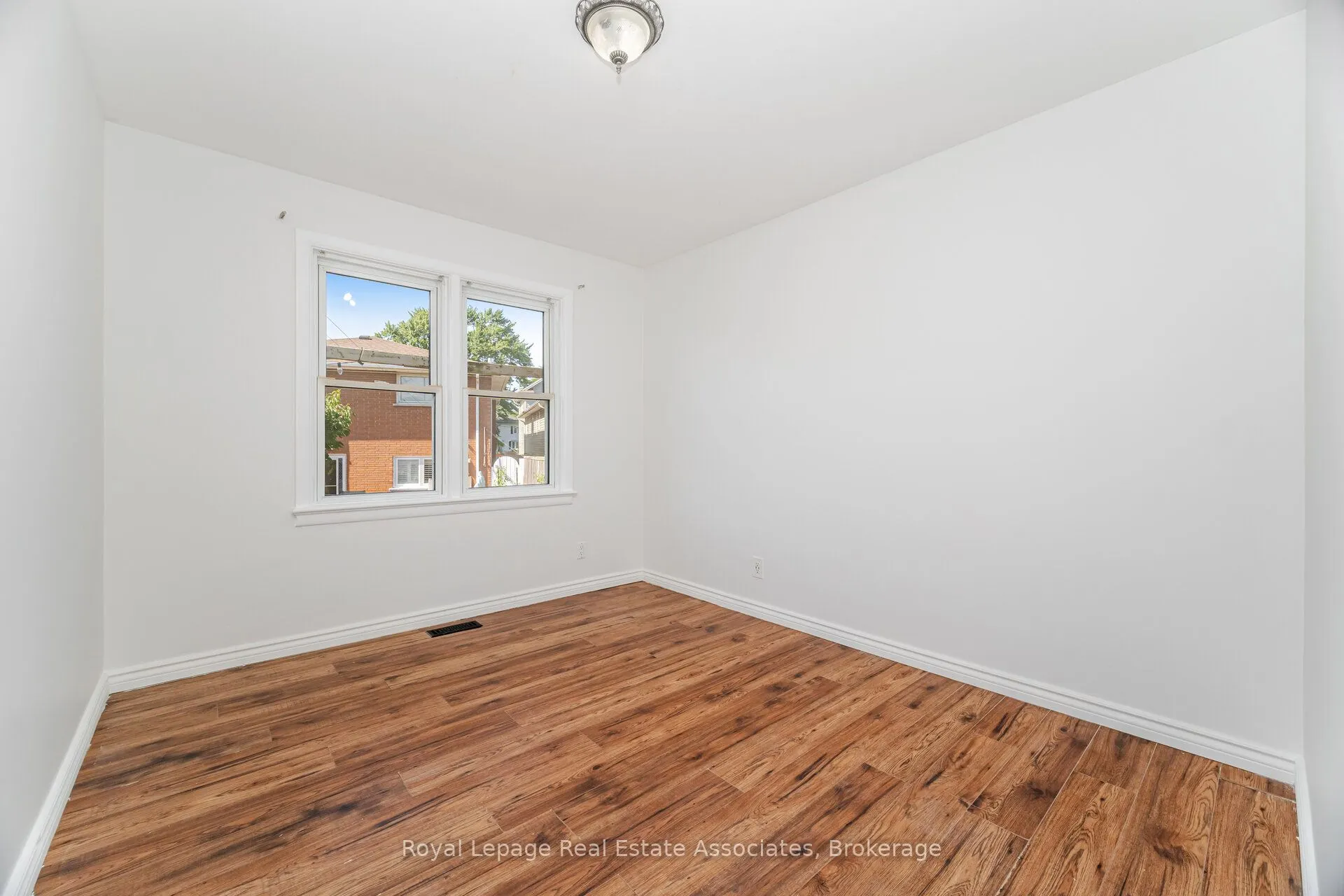 319 Grantham Avenue, #Upper