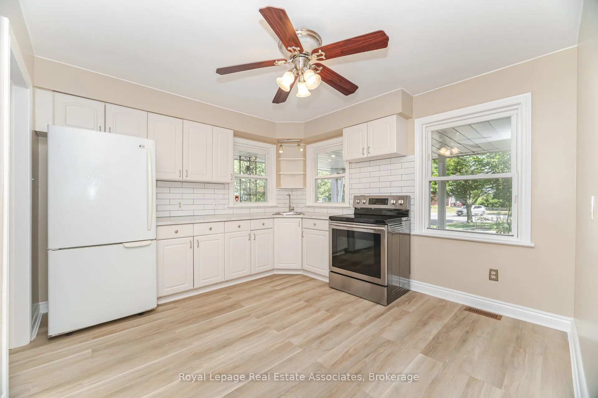 319 Grantham Avenue, #Upper