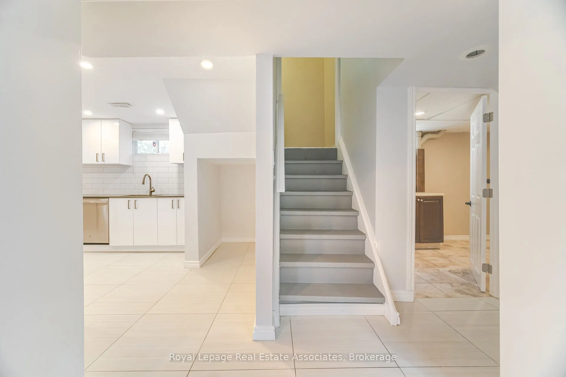 319 Grantham Avenue, #Lower