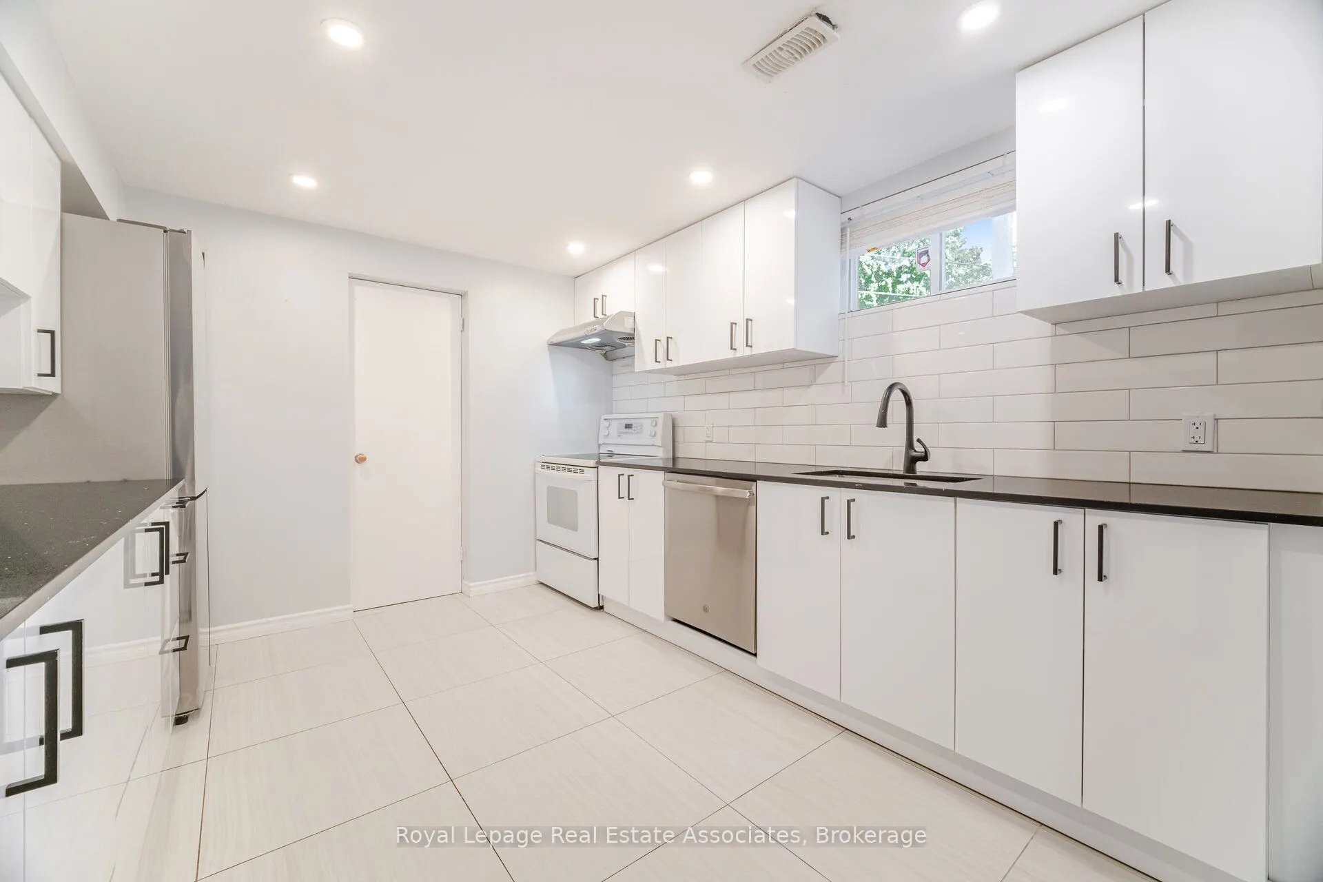 319 Grantham Avenue, #Lower