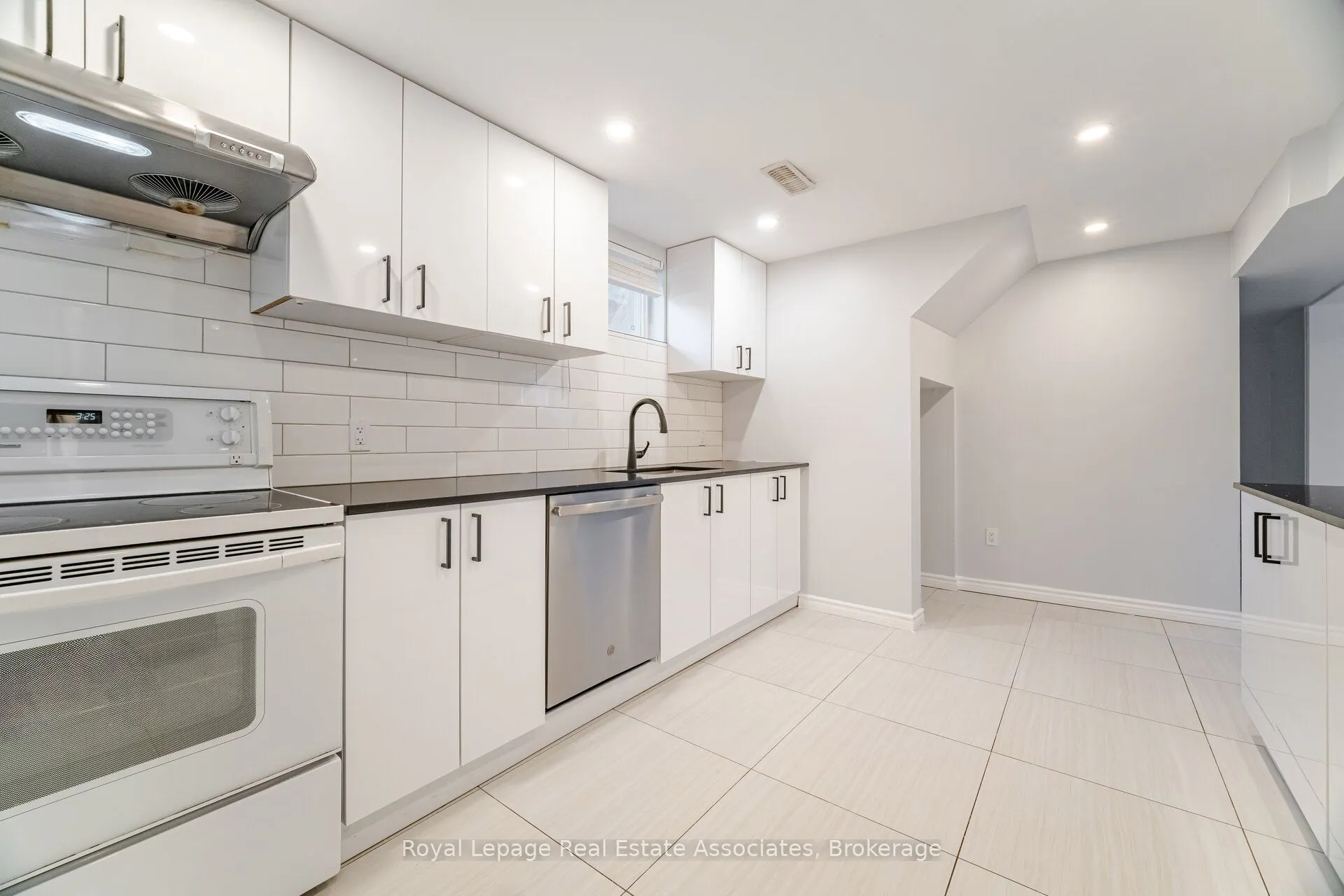 319 Grantham Avenue, #Lower