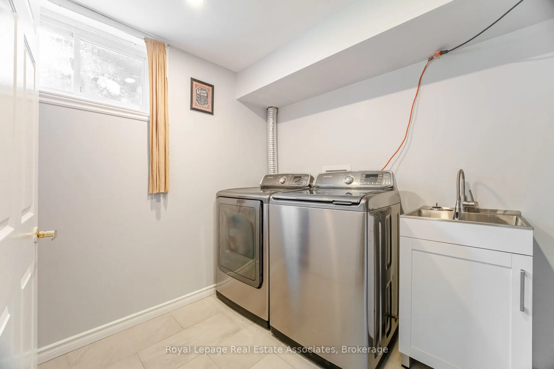 319 Grantham Avenue, #Lower