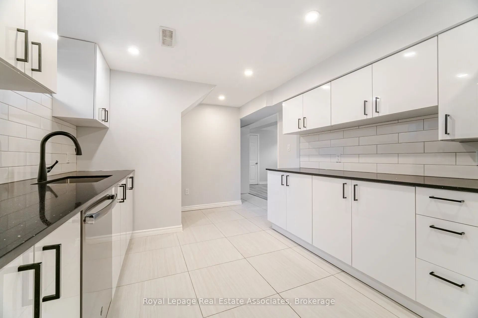 319 Grantham Avenue, #Lower