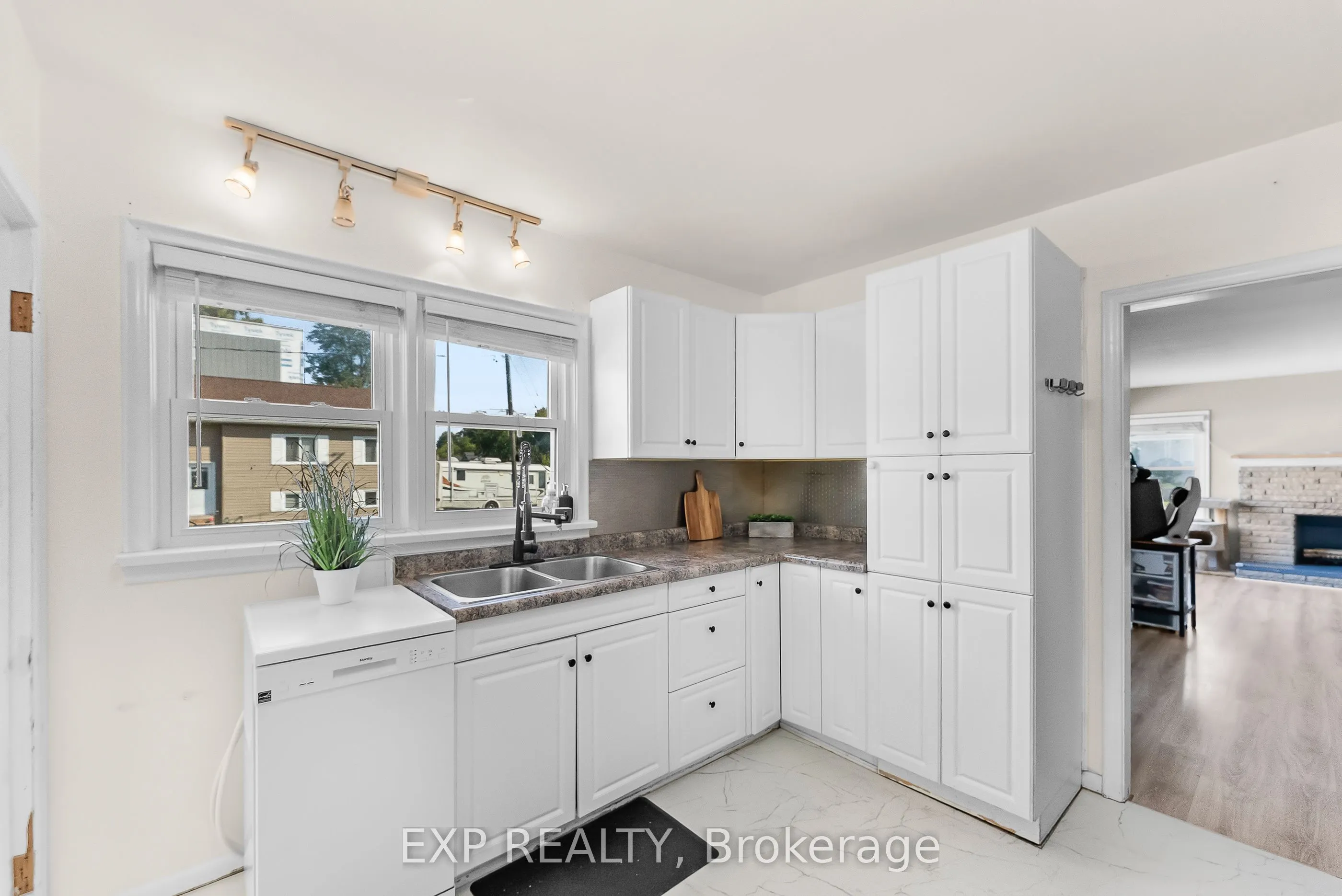 2 Homewood Avenue