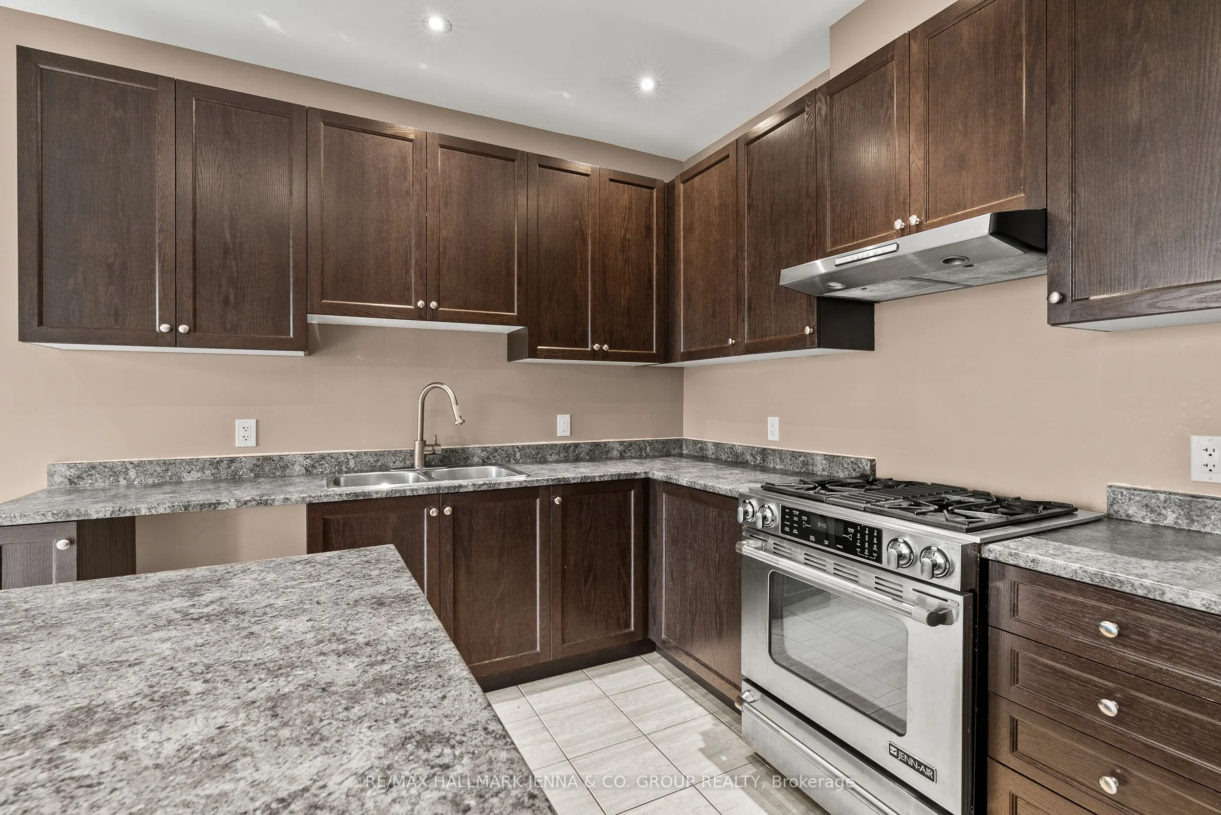 326 Gallantry Way