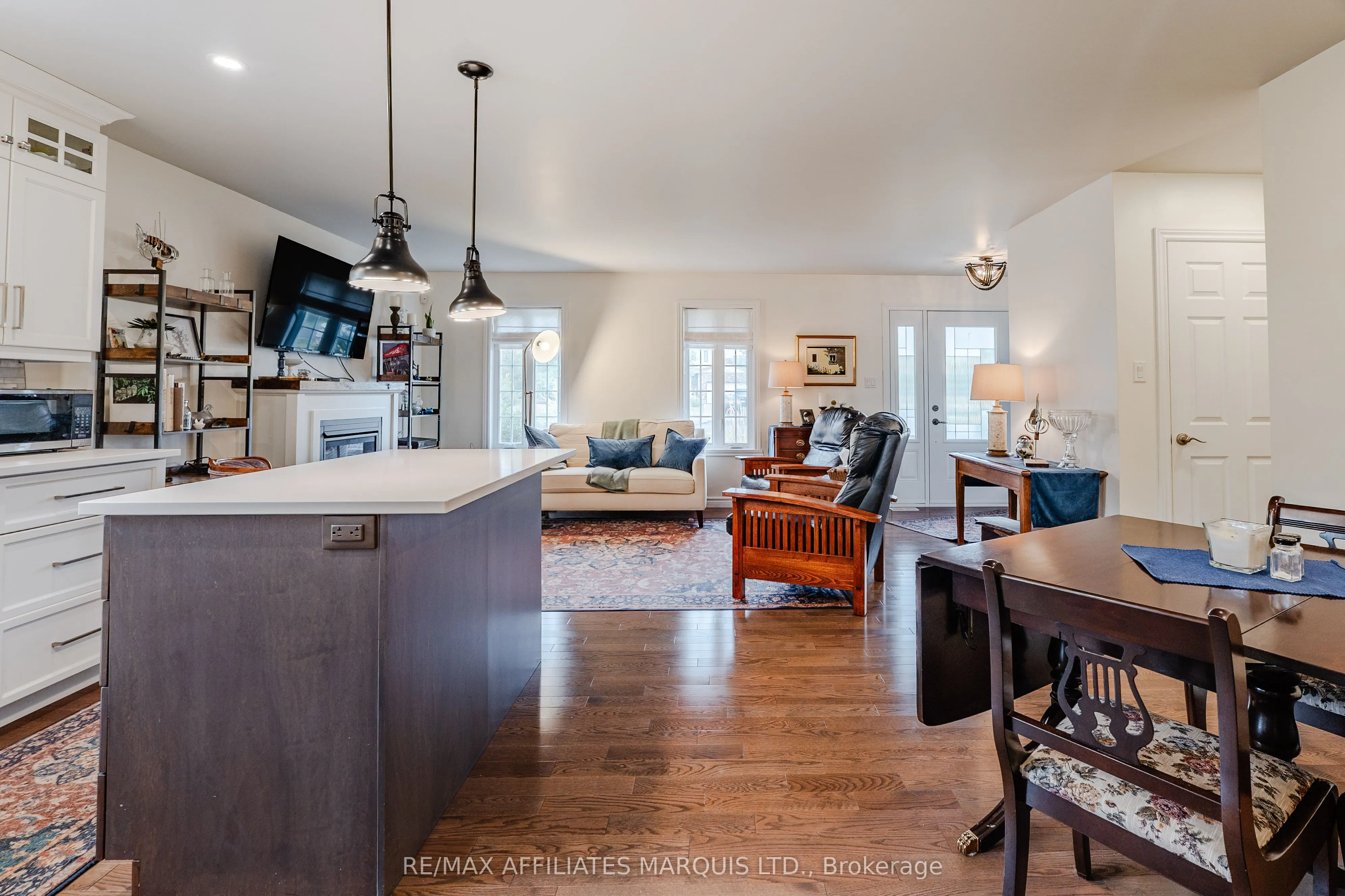 100 Front Street E