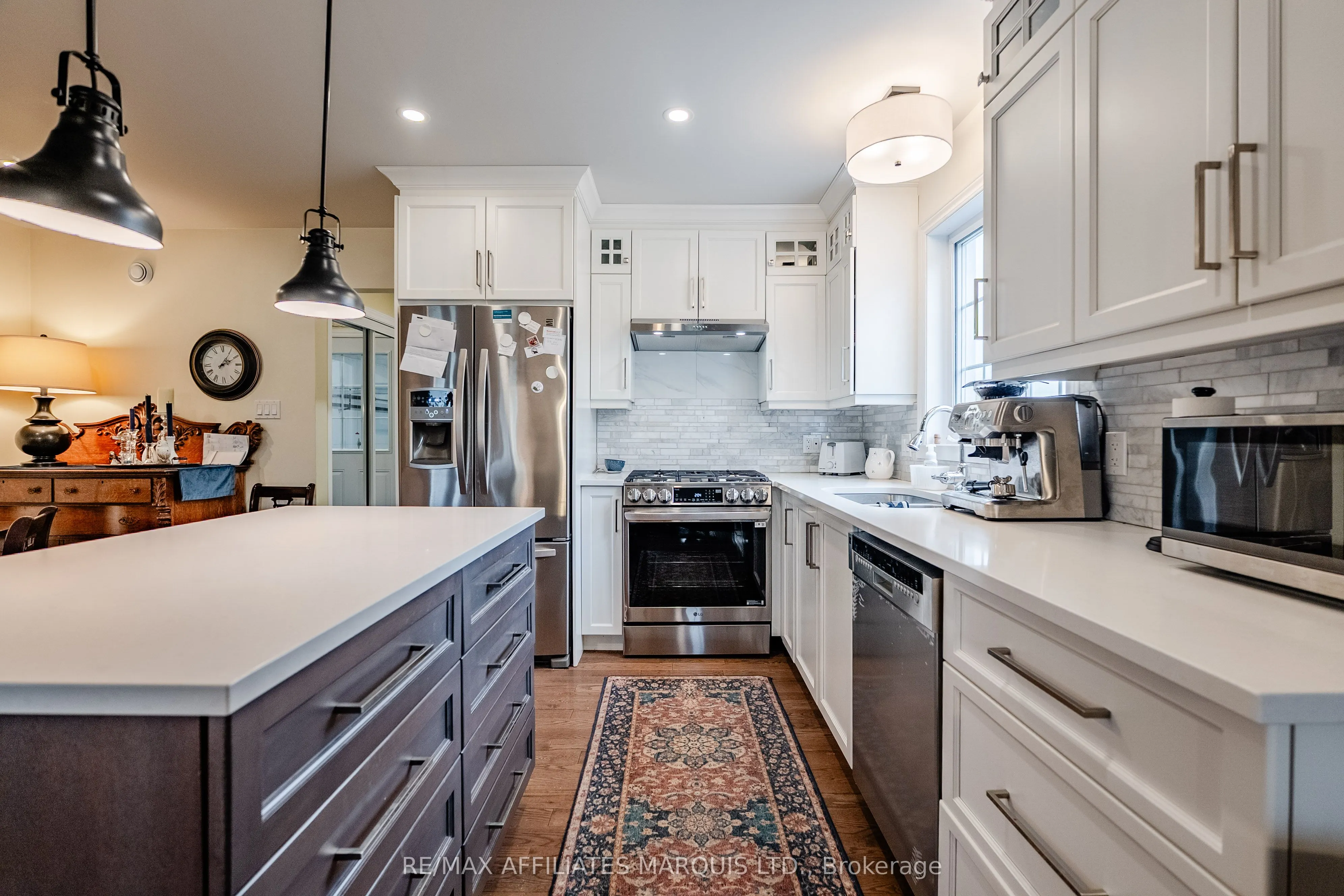 100 Front Street E
