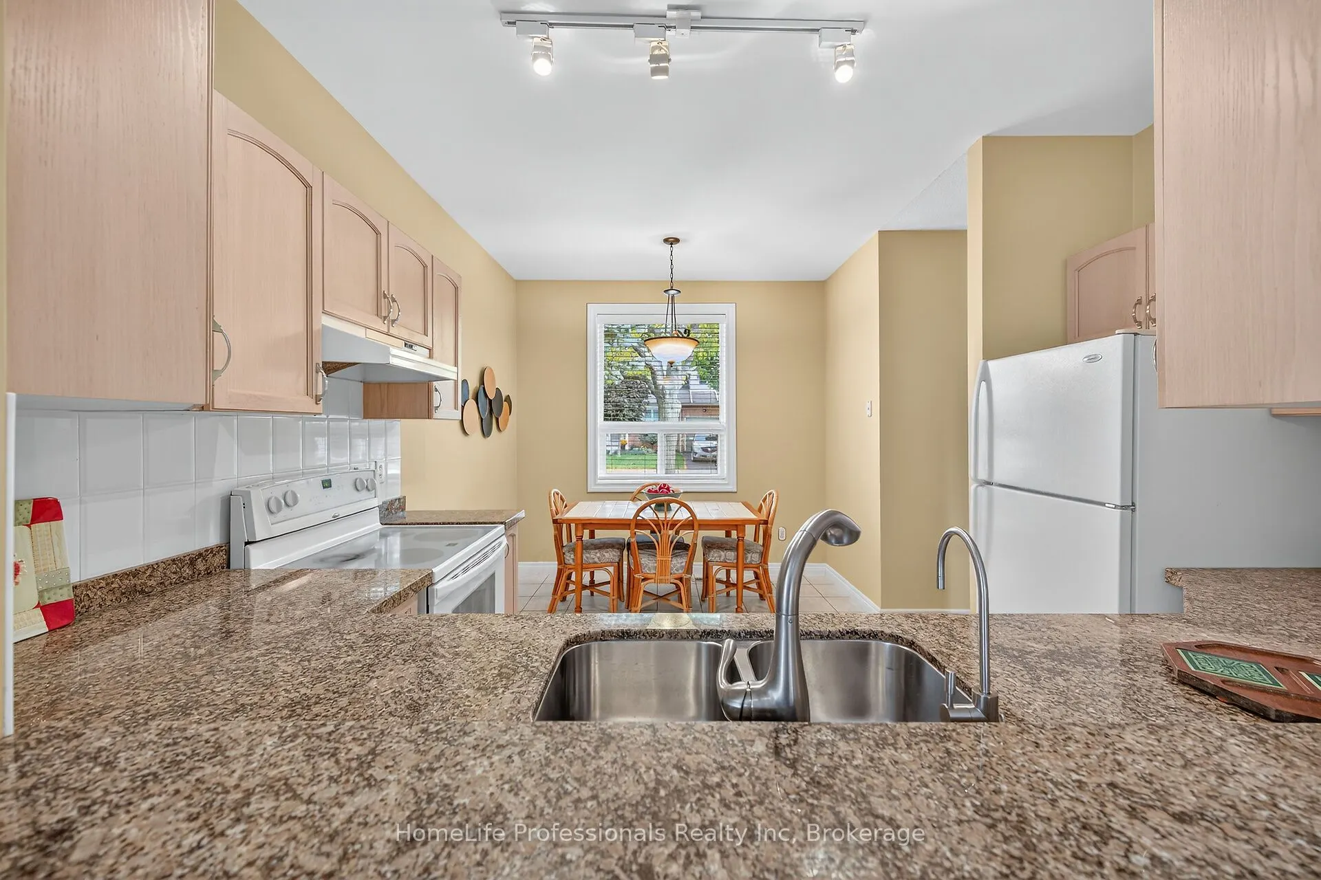 52 Twentyplace Boulevard, #28