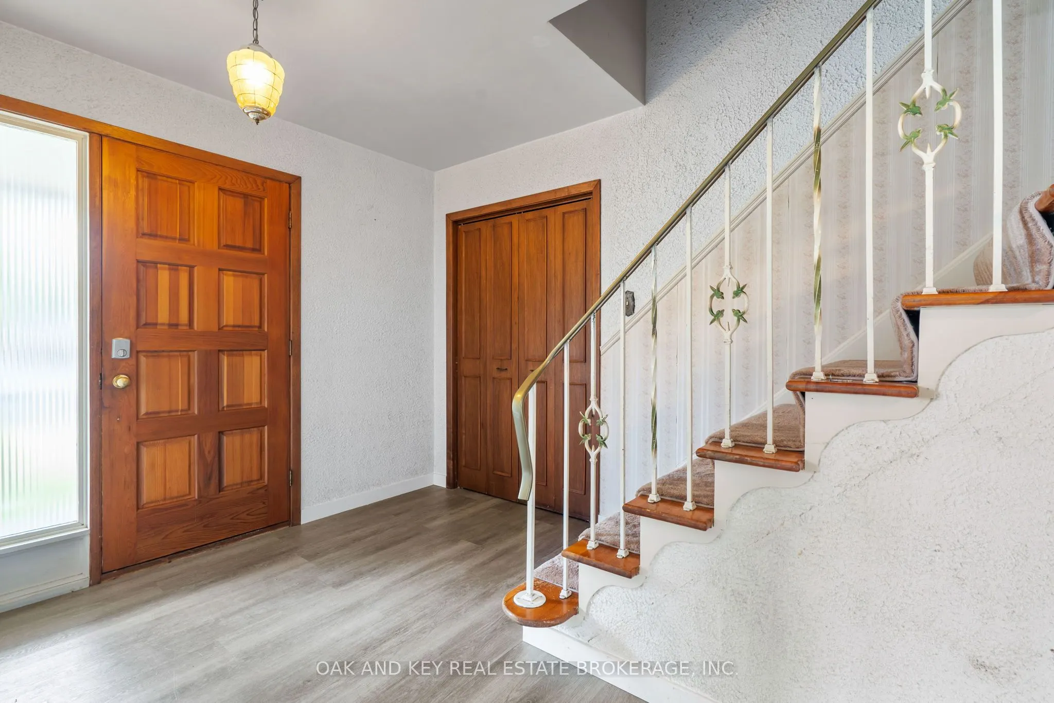 180 BELMONT Drive W