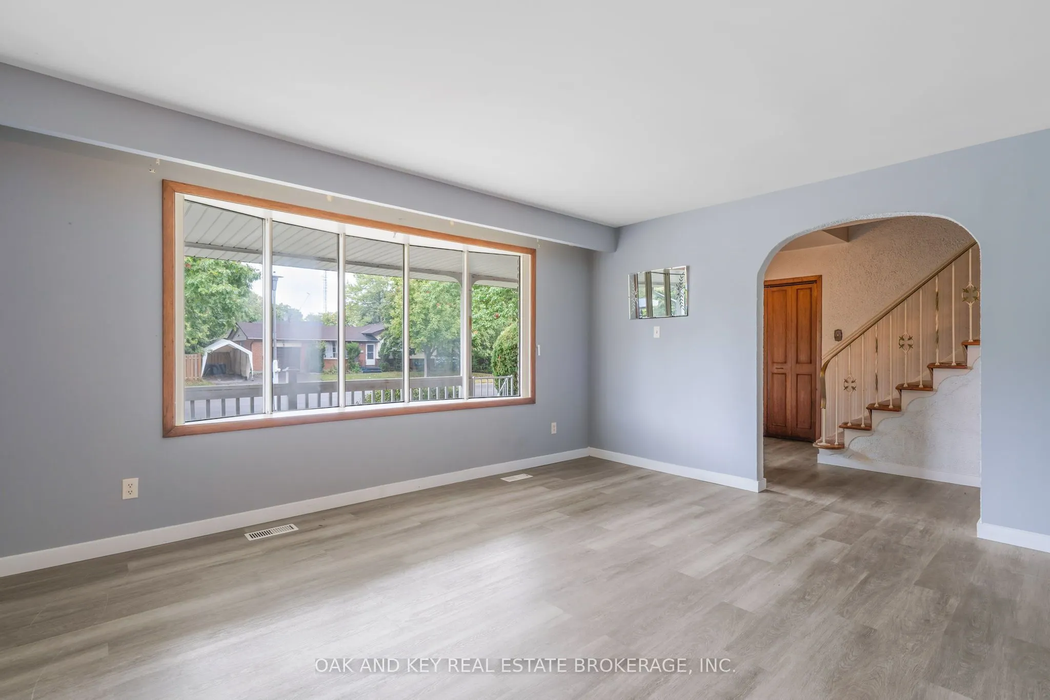 180 BELMONT Drive W
