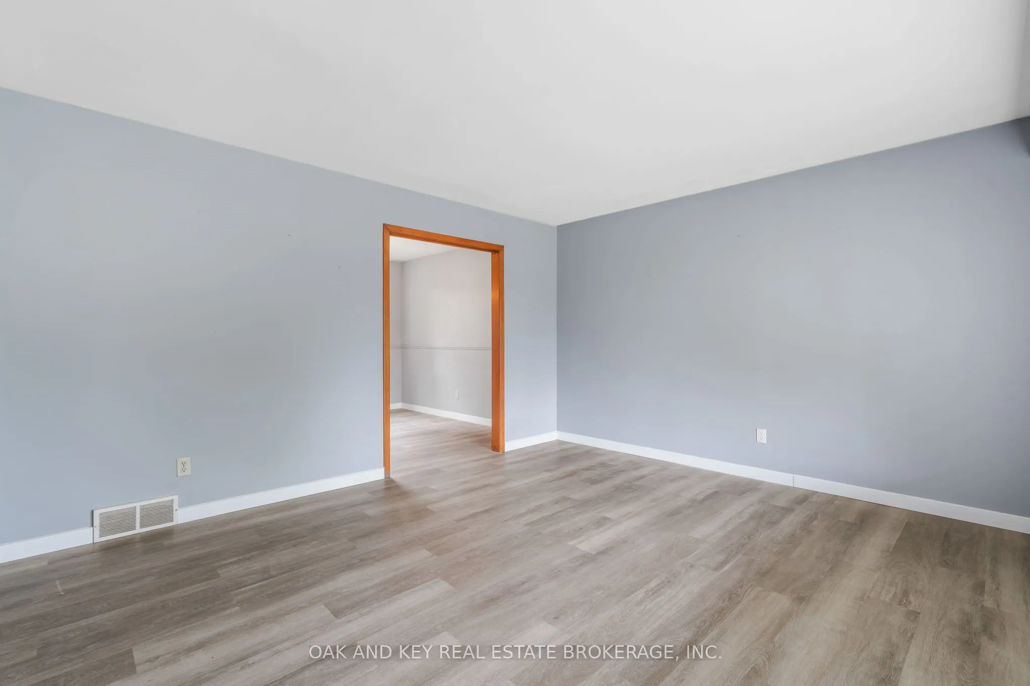 180 BELMONT Drive W